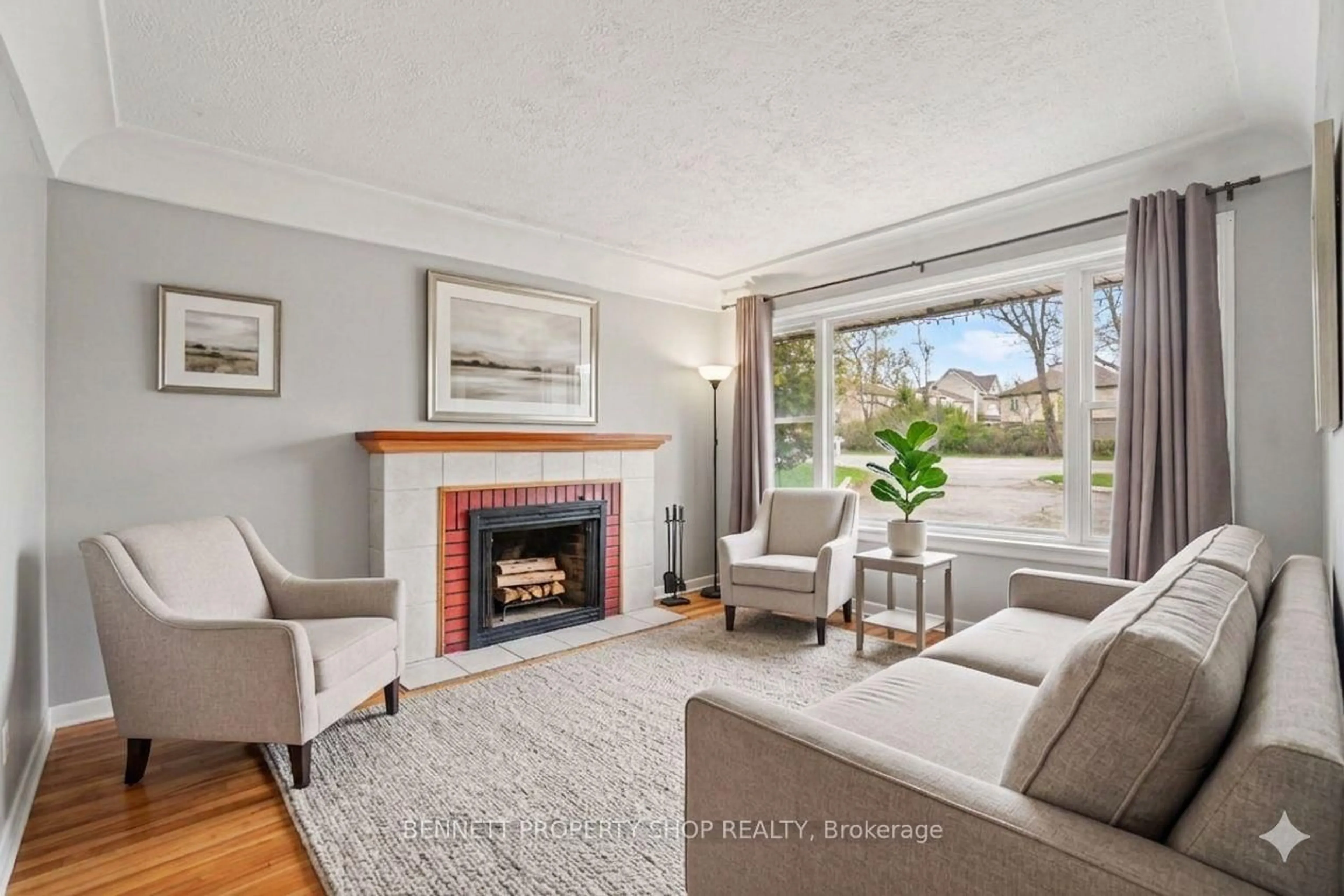 Living room with furniture, unknown for 3033 Richmond Rd, Ottawa Ontario K2B 6S6