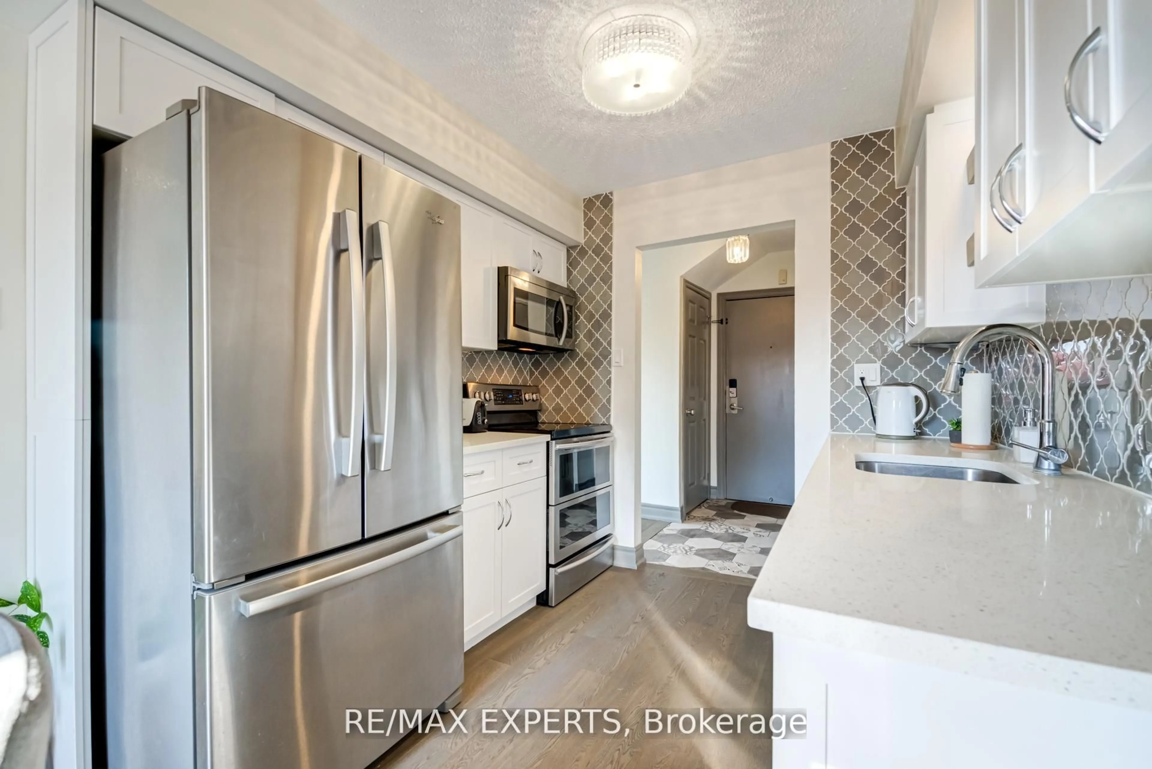 Open concept kitchen, ceramic/tile floor for 766 Walter St #J, Cambridge Ontario N3H 4P3