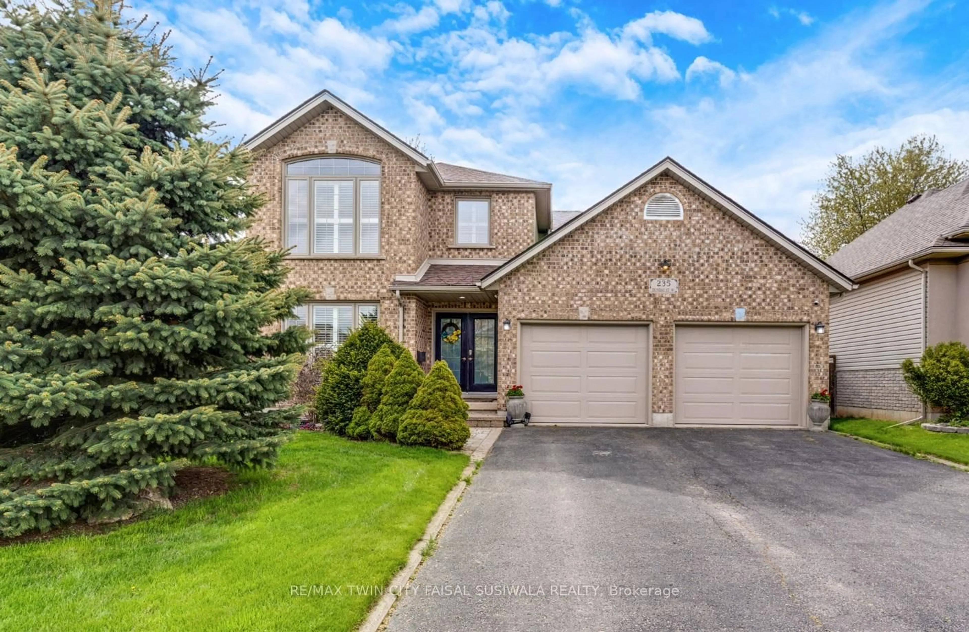 Home with brick exterior material, street for 235 Dundas St, Brant Ontario N3L 4H1