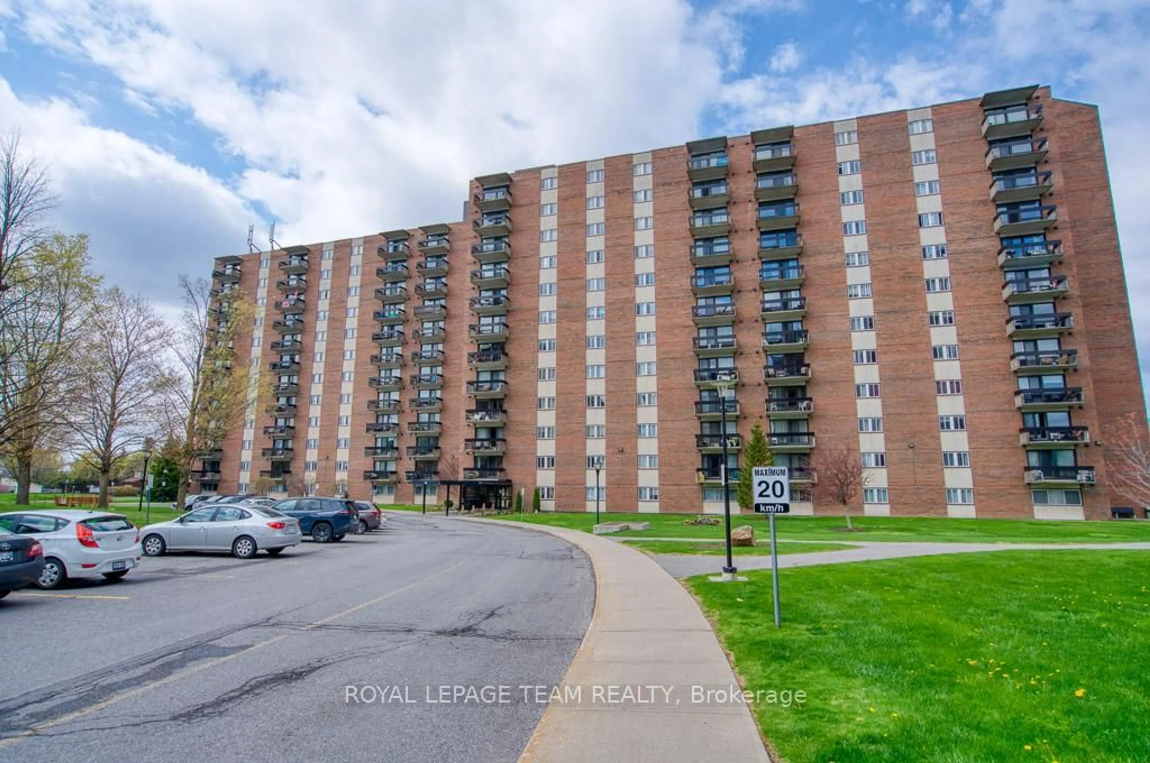 A pic from outside/outdoor area/front of a property/back of a property/a pic from drone, street for 1505 Baseline Rd #1013, Ottawa Ontario K2C 3L4