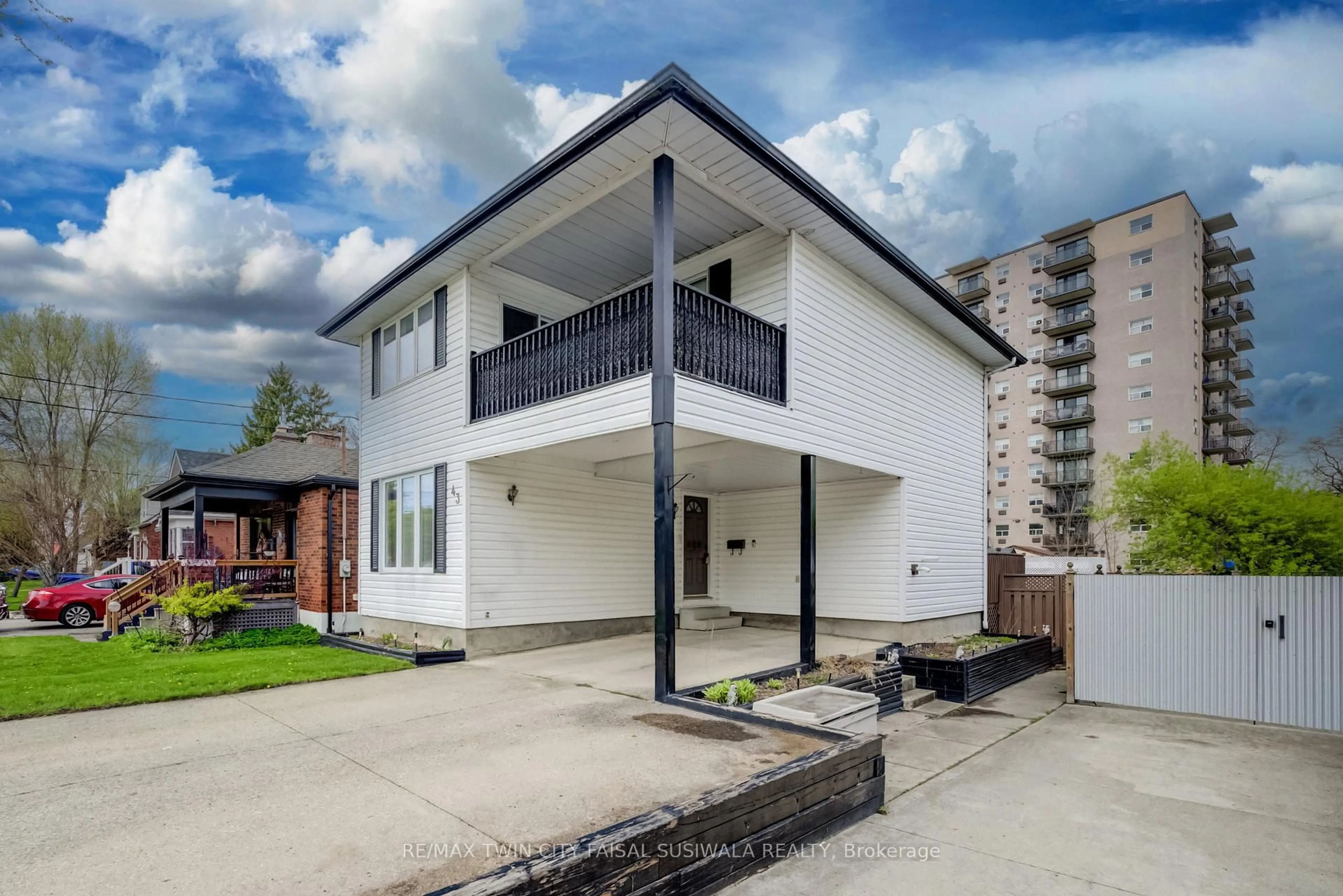 Unknown for 43 Middleton St, Cambridge Ontario N1S 2R2