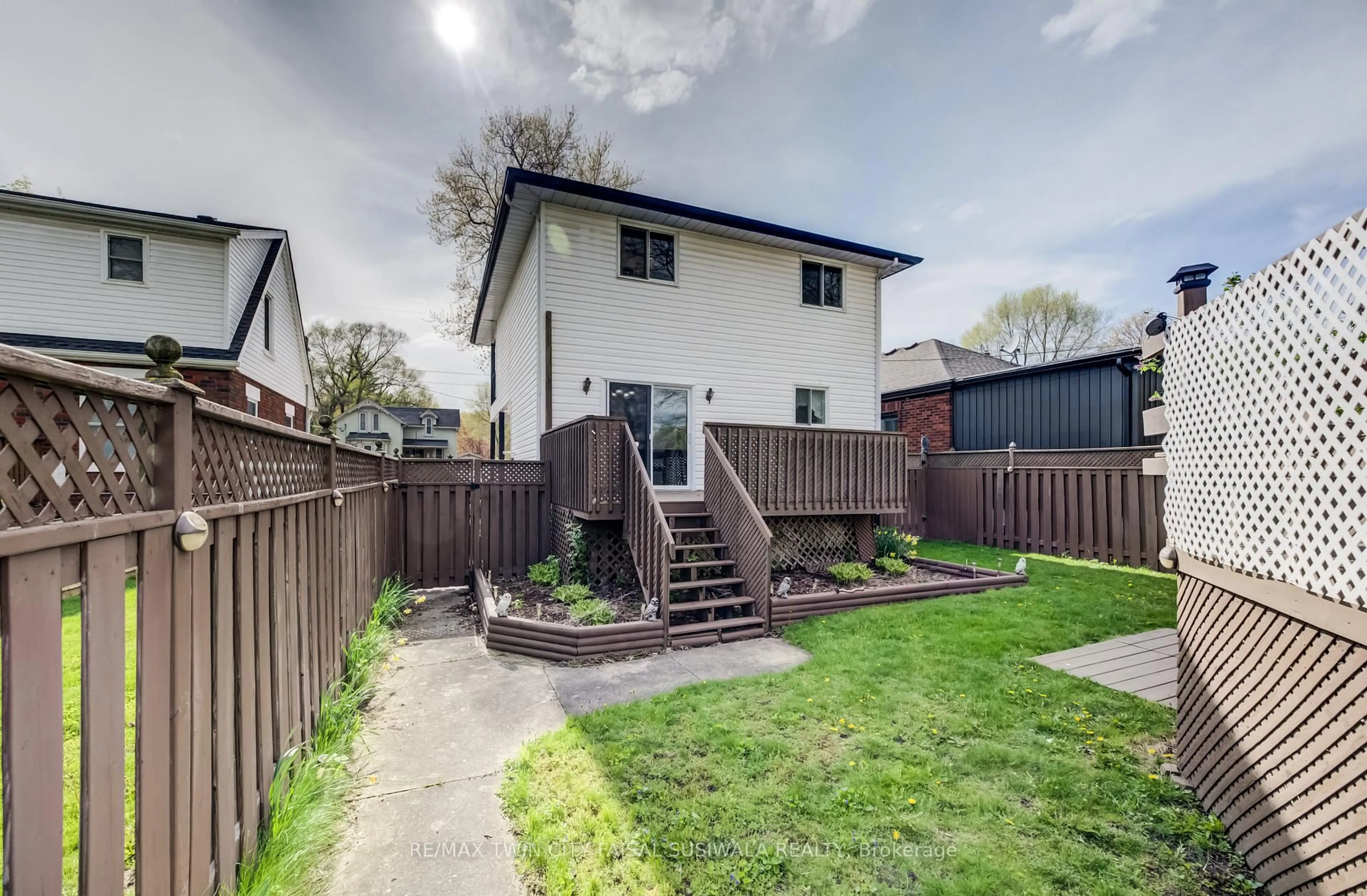 Unknown for 43 Middleton St, Cambridge Ontario N1S 2R2