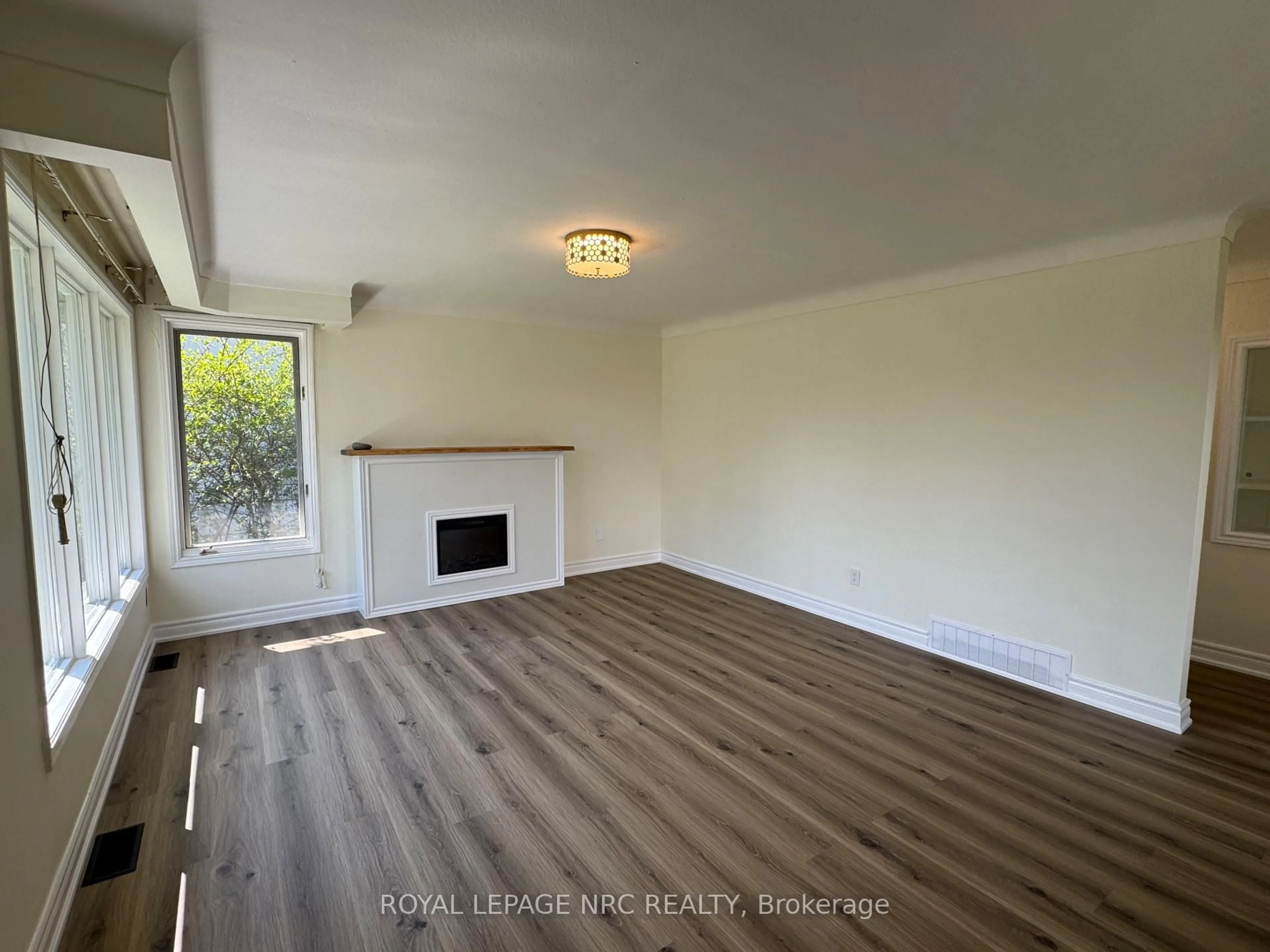A pic of a room for 11 Richard St, St. Catharines Ontario L2T 2E1