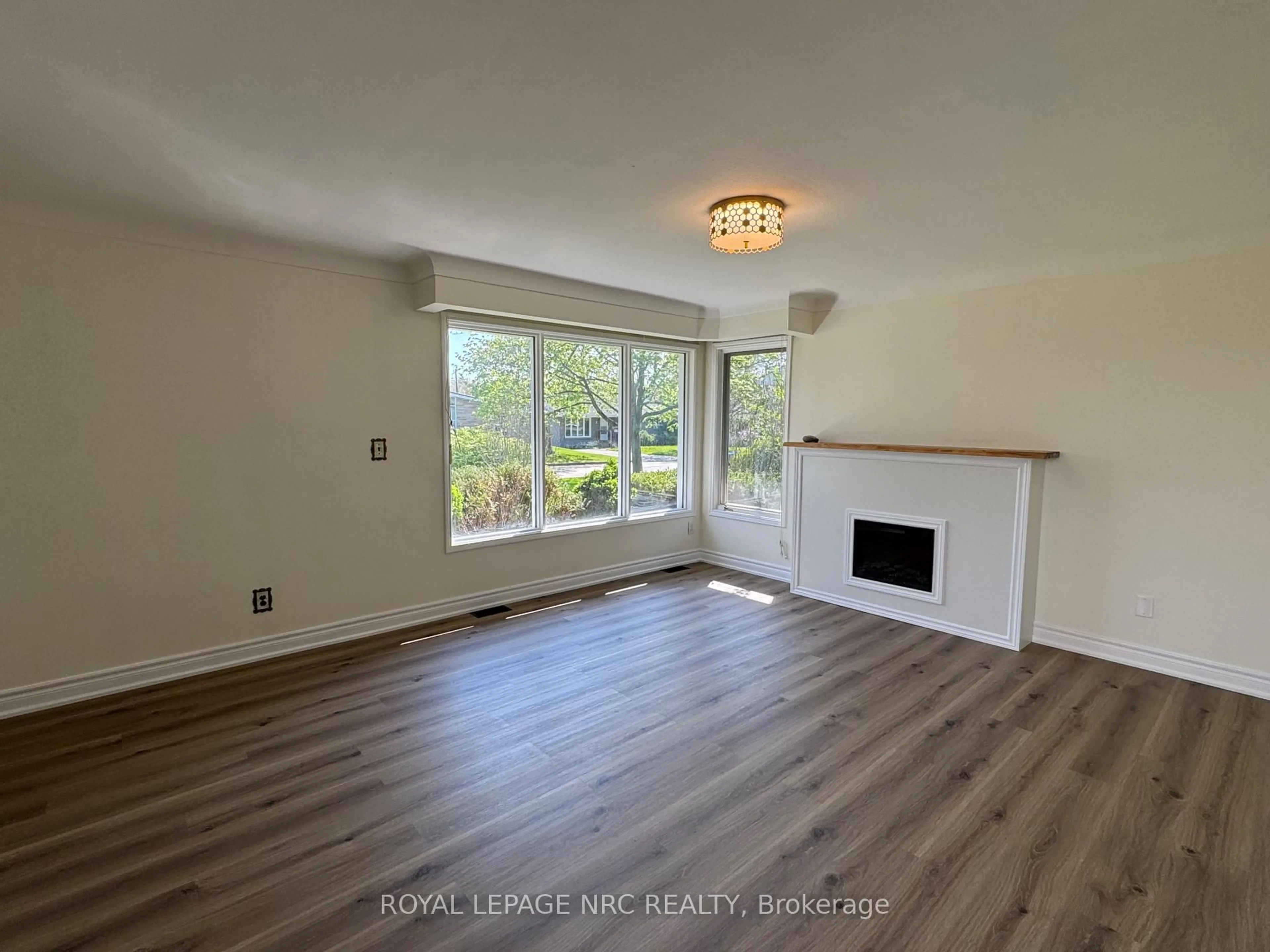 A pic of a room for 11 Richard St, St. Catharines Ontario L2T 2E1