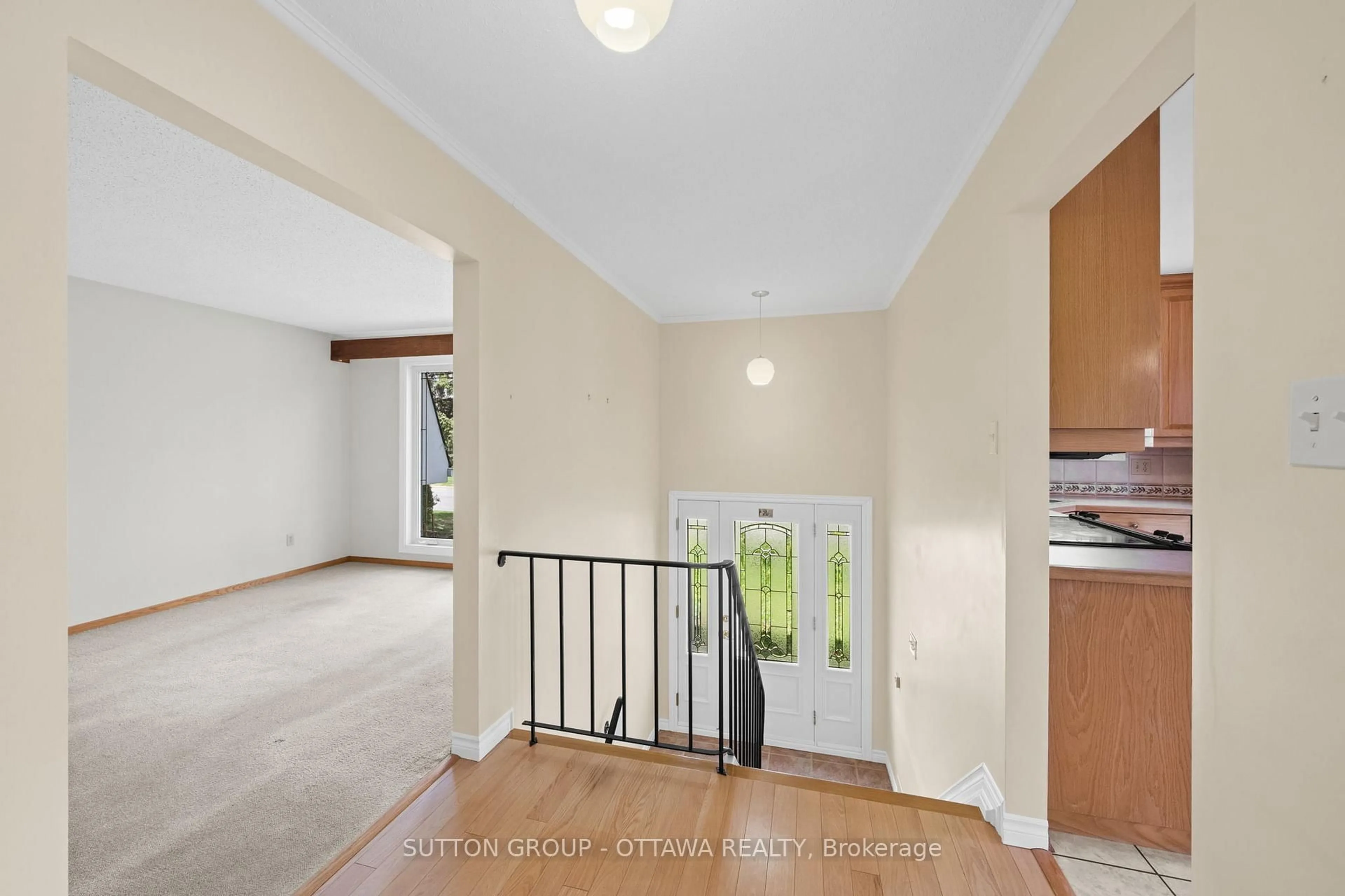 Unknown for 946 Closse Way, Ottawa Ontario K1K 4A5
