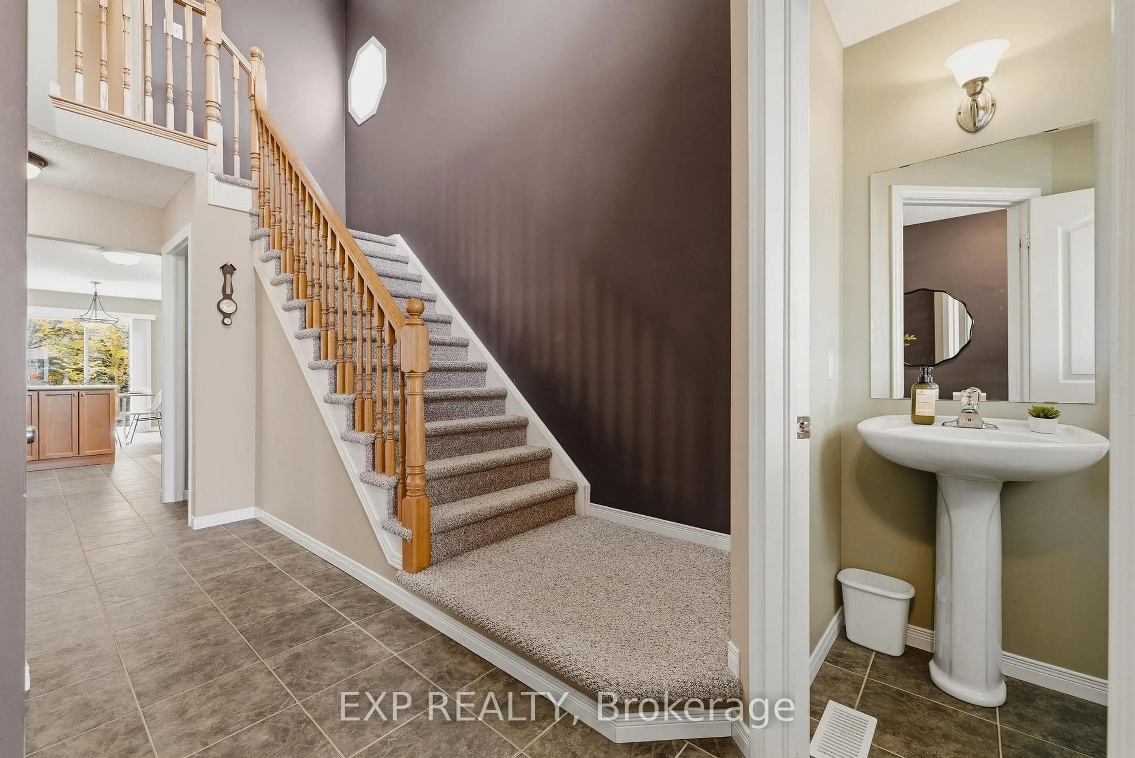 Indoor entryway for 59 Sugar King Dr, Woolwich Ontario N3B 3N8