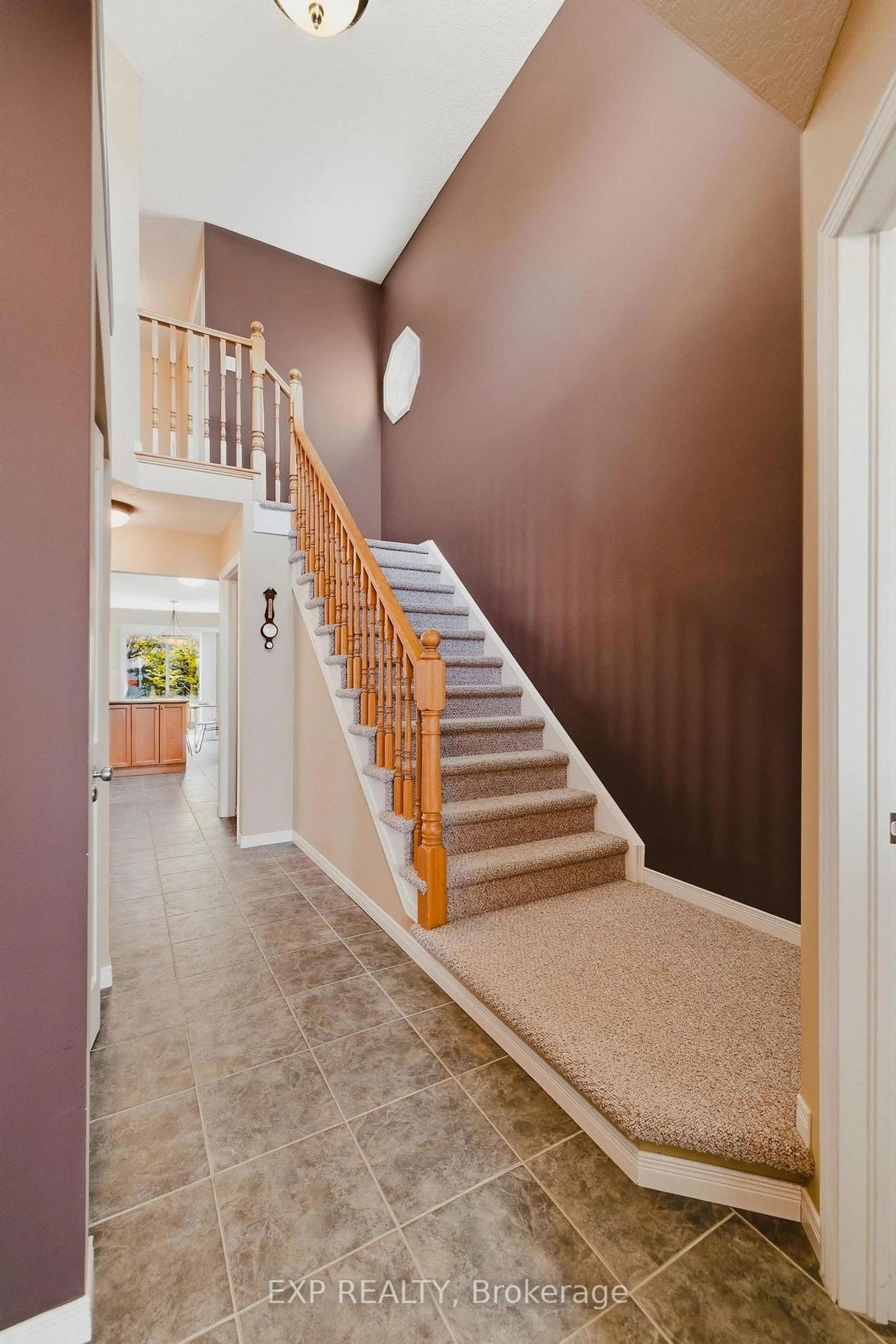 Indoor entryway for 59 Sugar King Dr, Woolwich Ontario N3B 3N8