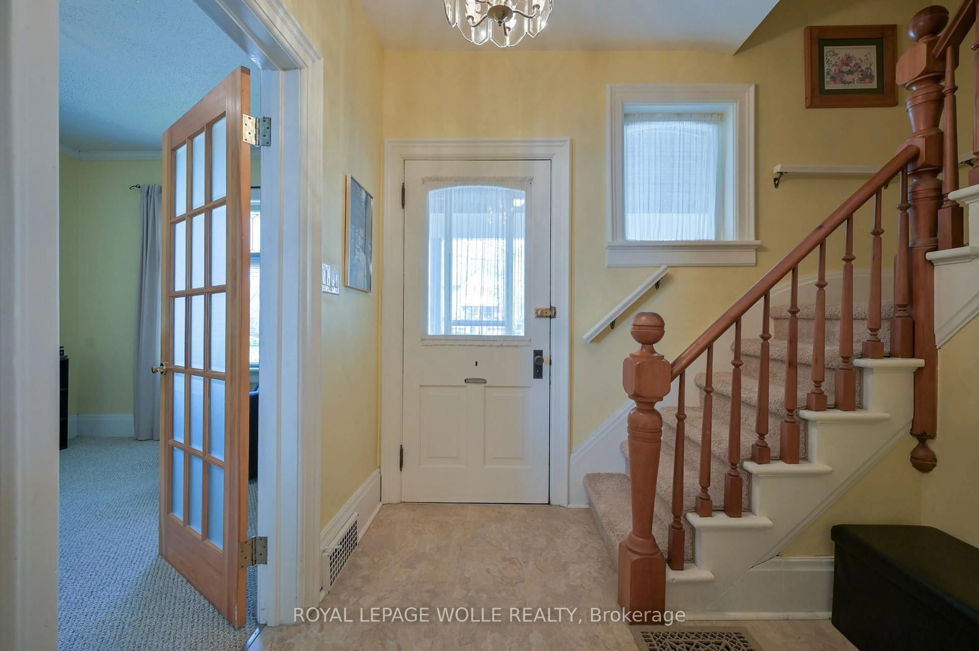 Indoor entryway for 25 Ahrens St, Kitchener Ontario N2H 4B6