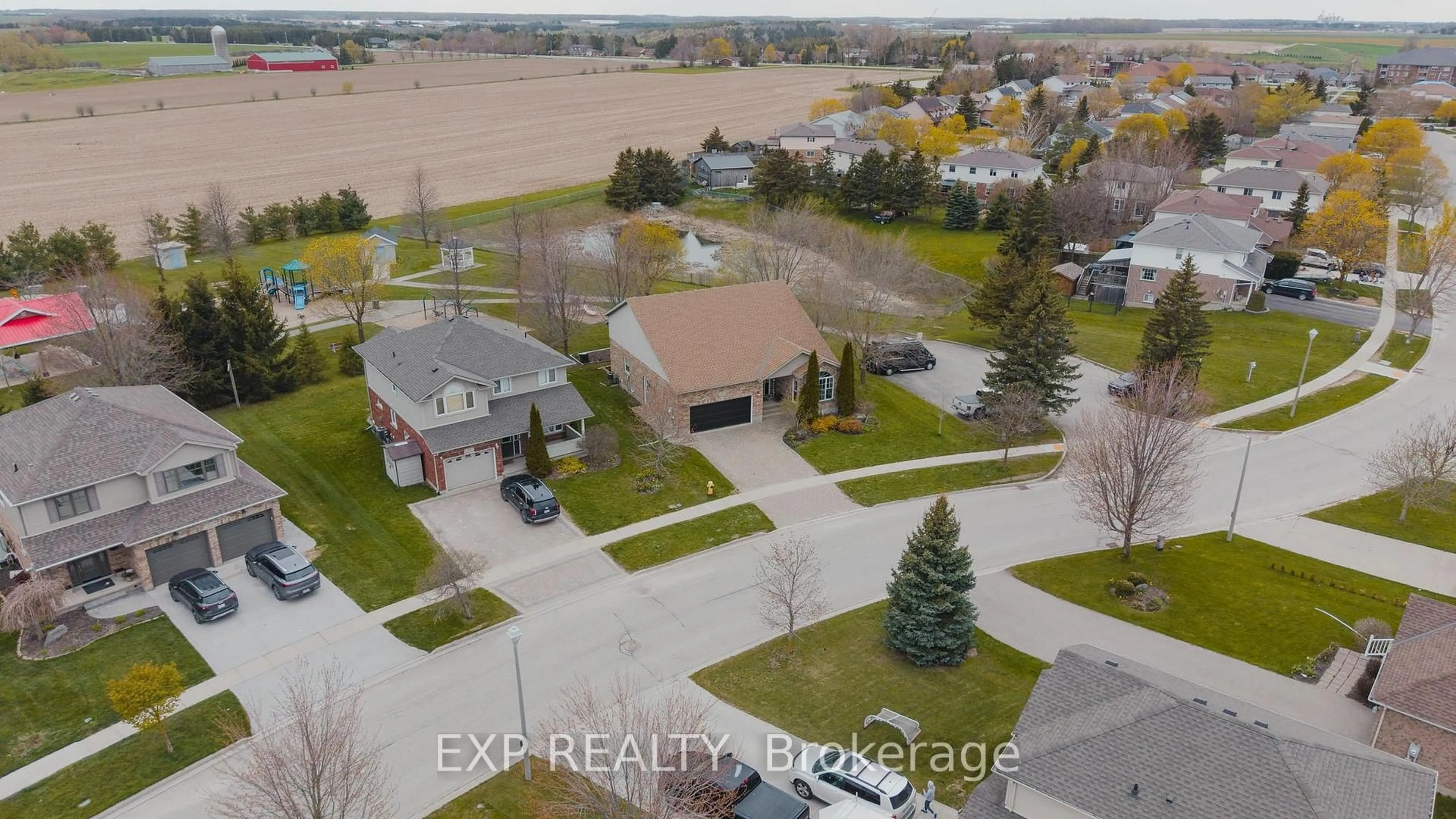 A pic from outside/outdoor area/front of a property/back of a property/a pic from drone, street for 89 Andrews Dr, Mapleton Ontario N0G 1P0