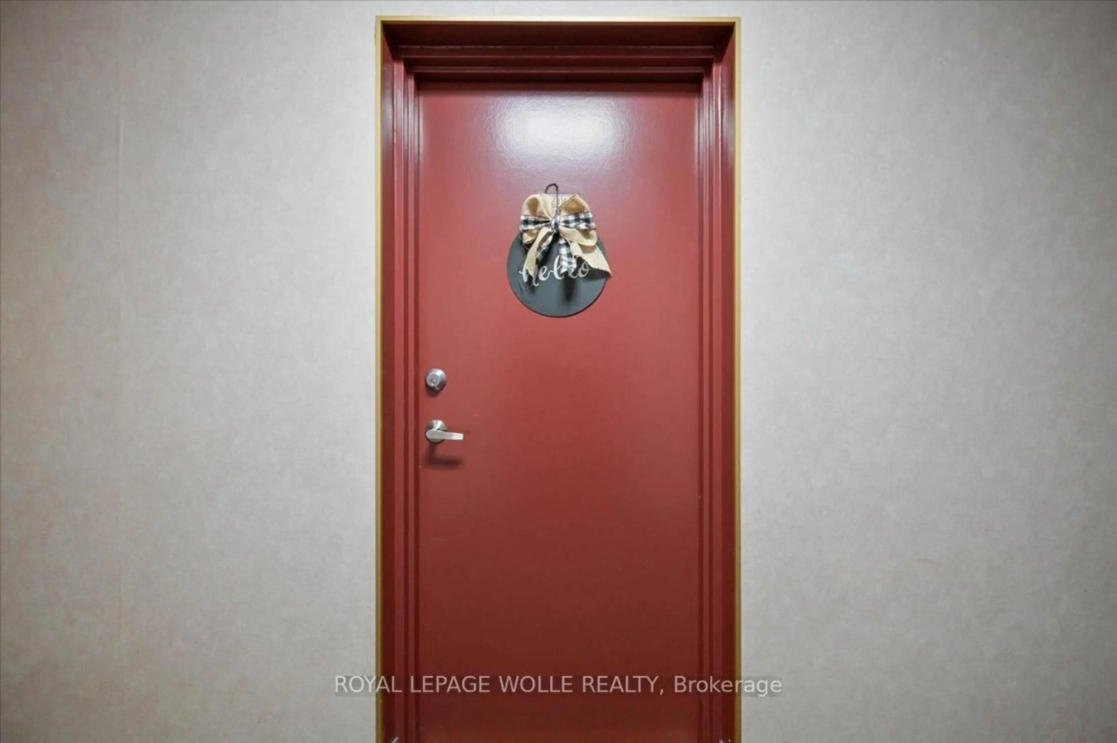 Indoor entryway for 1100 Courtland Ave #407, Kitchener Ontario N2C 2H9
