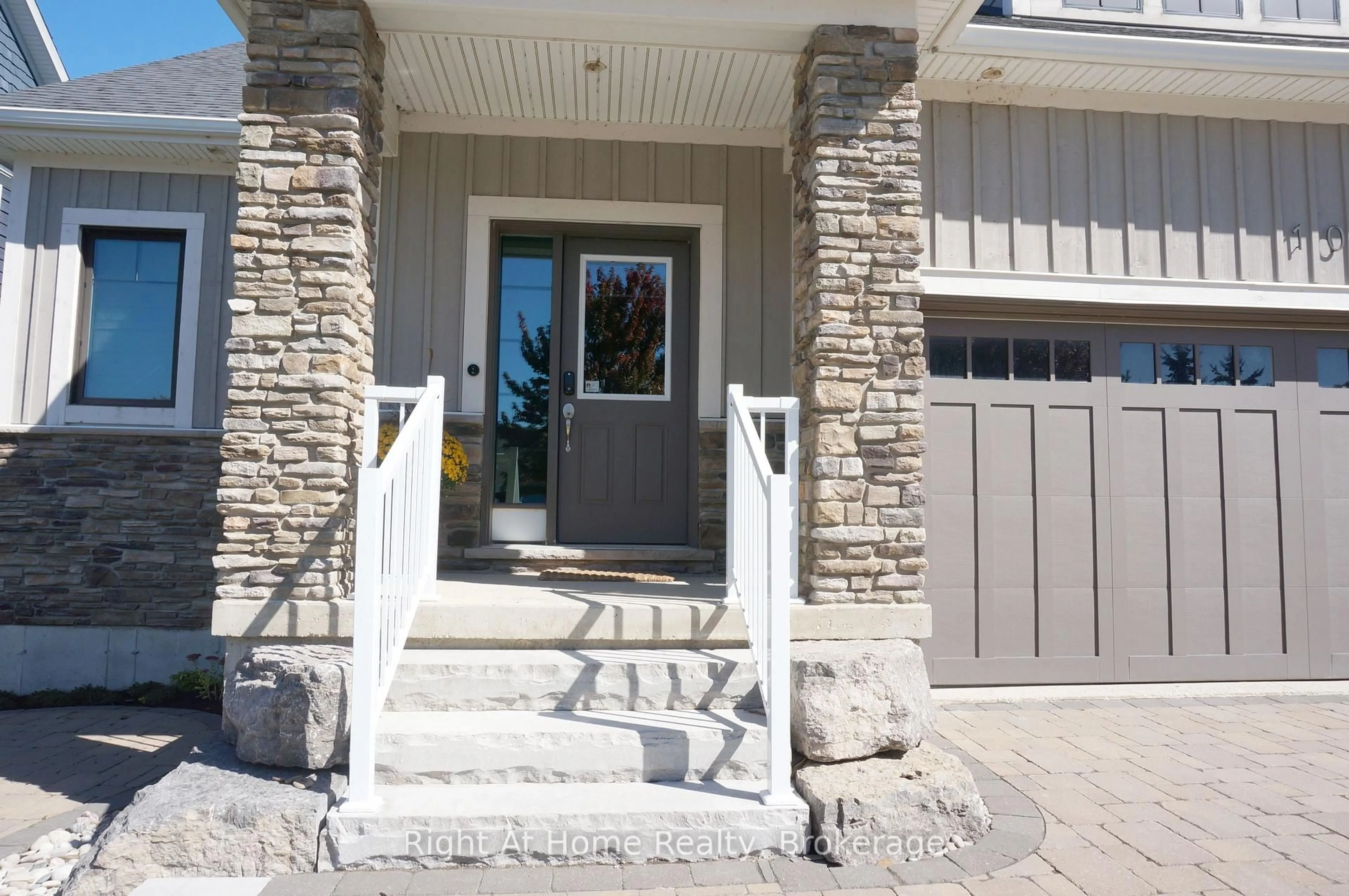 Unknown for 107 Beacon Dr, Blue Mountains Ontario N0H 2P0