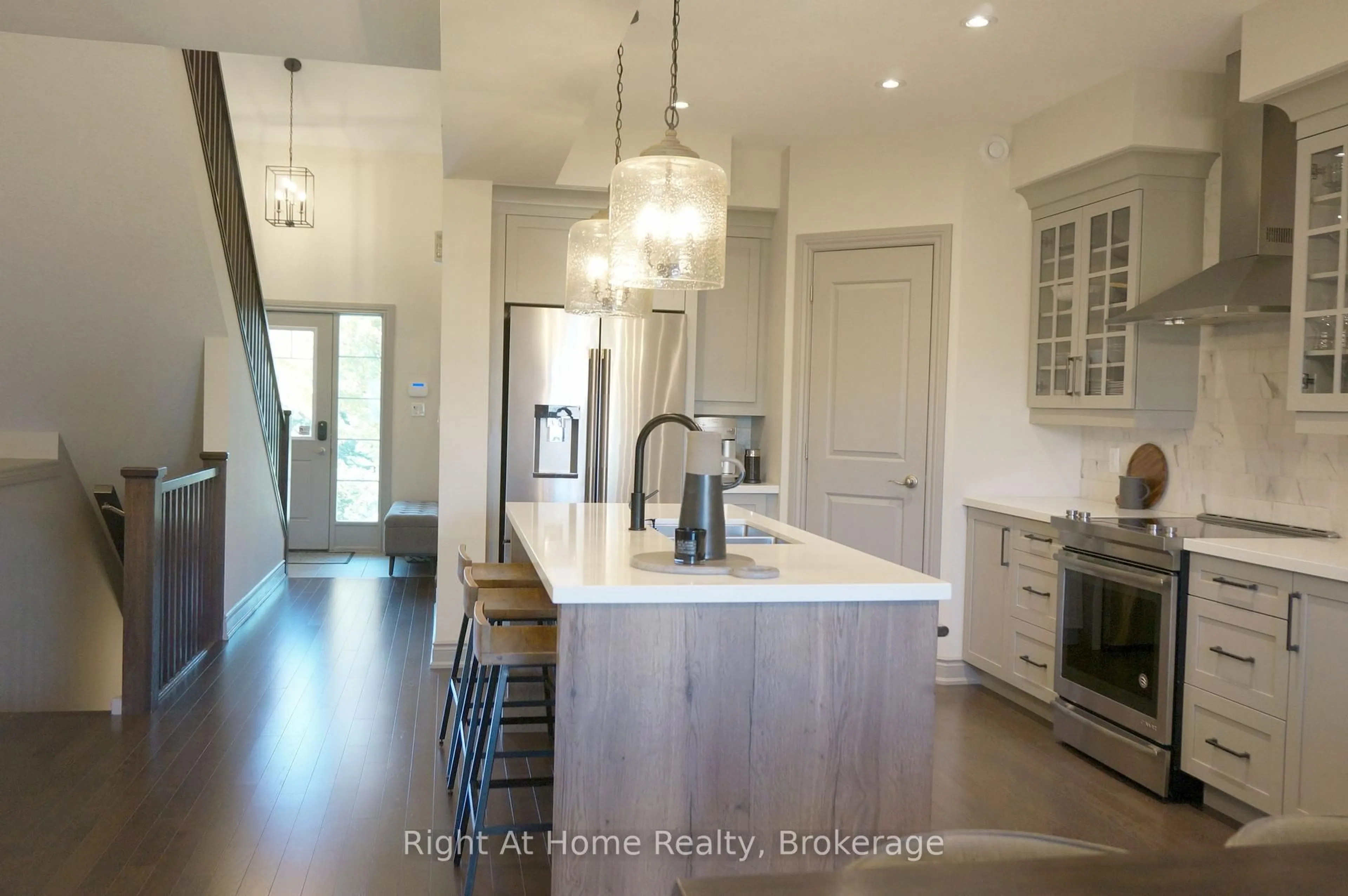 Open concept kitchen, unknown for 107 Beacon Dr, Blue Mountains Ontario N0H 2P0