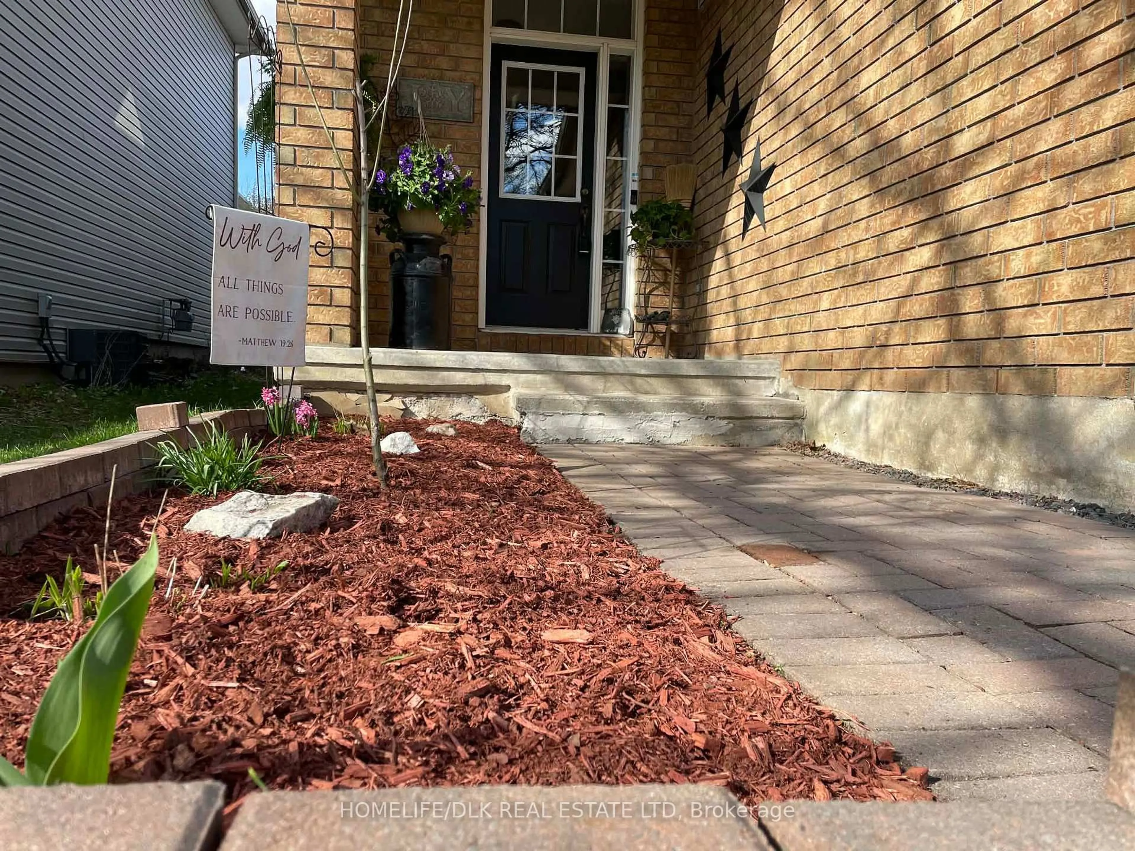 Indoor entryway for 59 Saddlesmith Circ, Ottawa Ontario K2M 2Y9