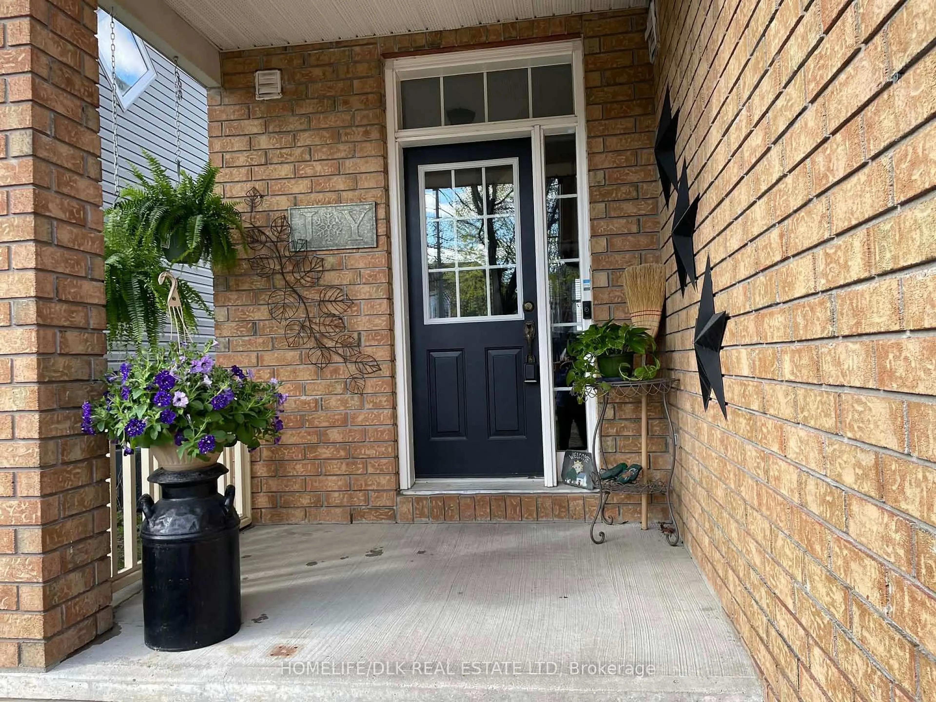 Indoor entryway for 59 Saddlesmith Circ, Ottawa Ontario K2M 2Y9