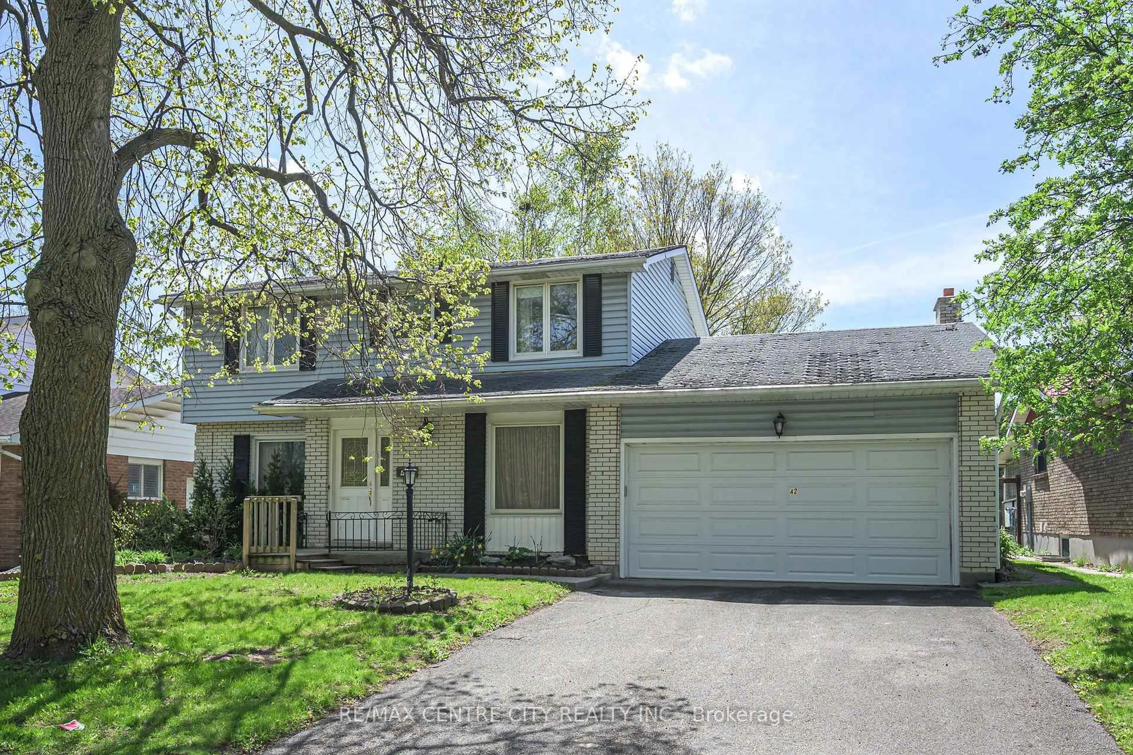 Home with vinyl exterior material, street for 42 Annadale Dr, London North Ontario N6G 2B7