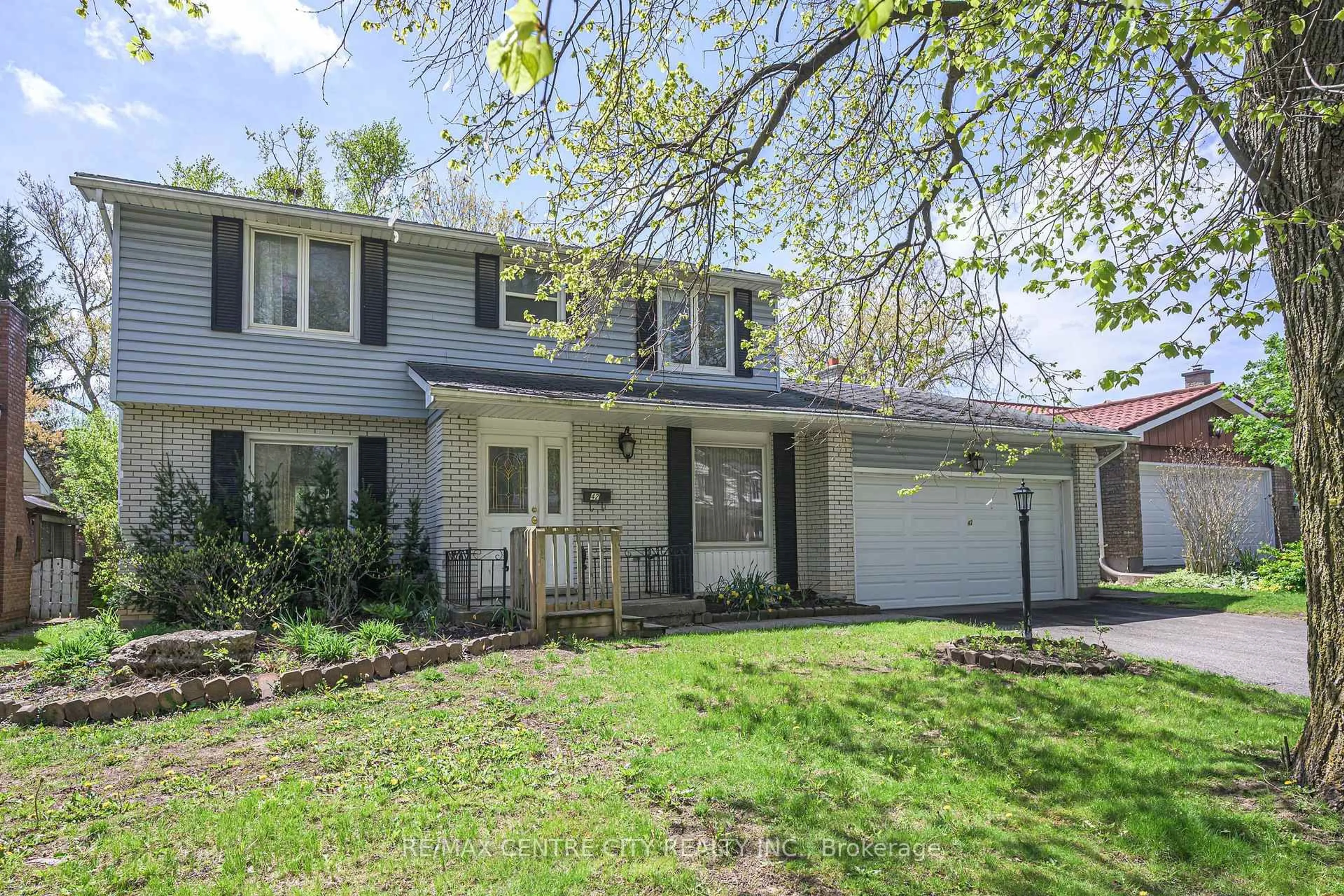 Home with vinyl exterior material, street for 42 Annadale Dr, London North Ontario N6G 2B7