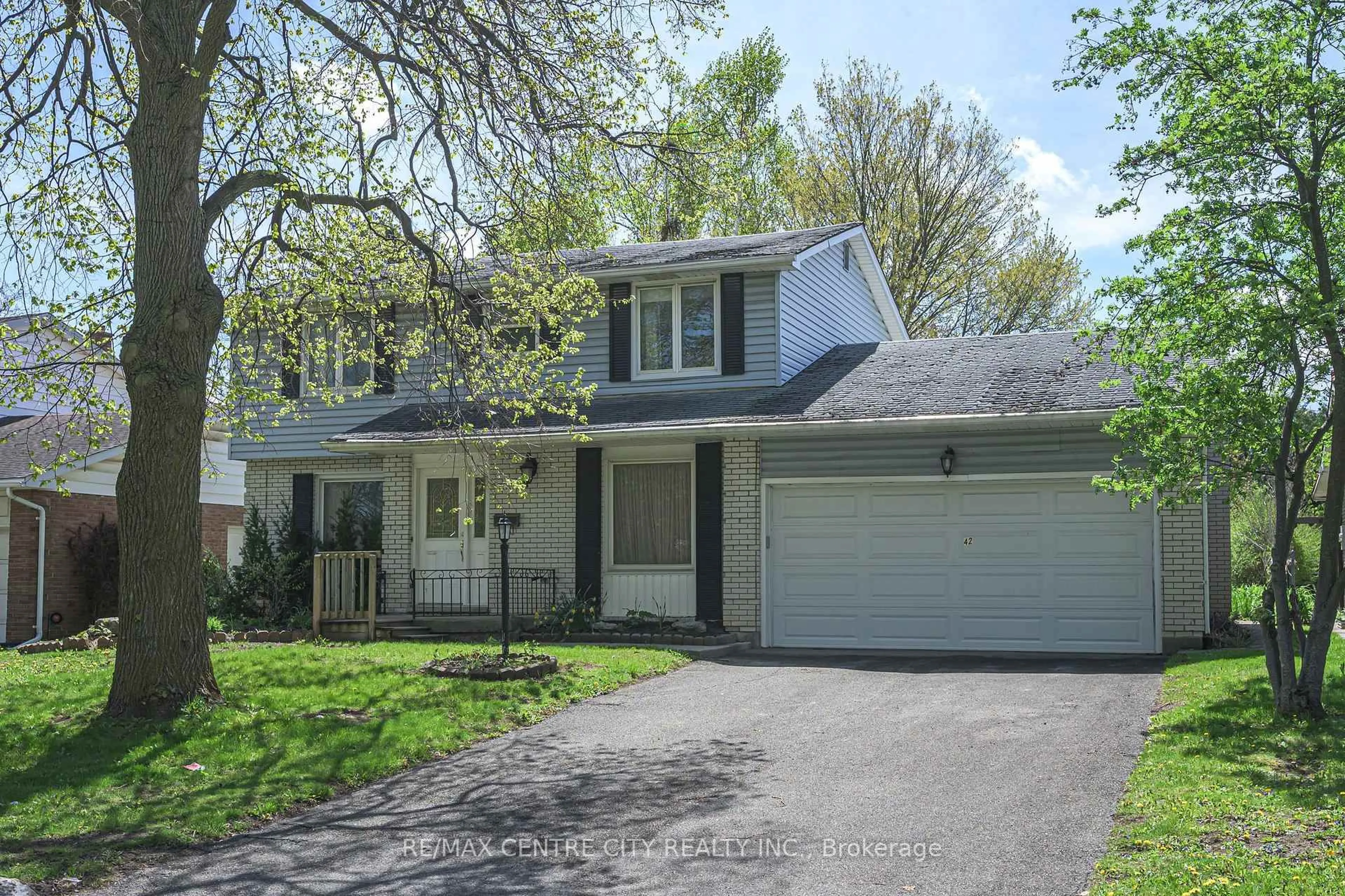 Home with vinyl exterior material, street for 42 Annadale Dr, London North Ontario N6G 2B7