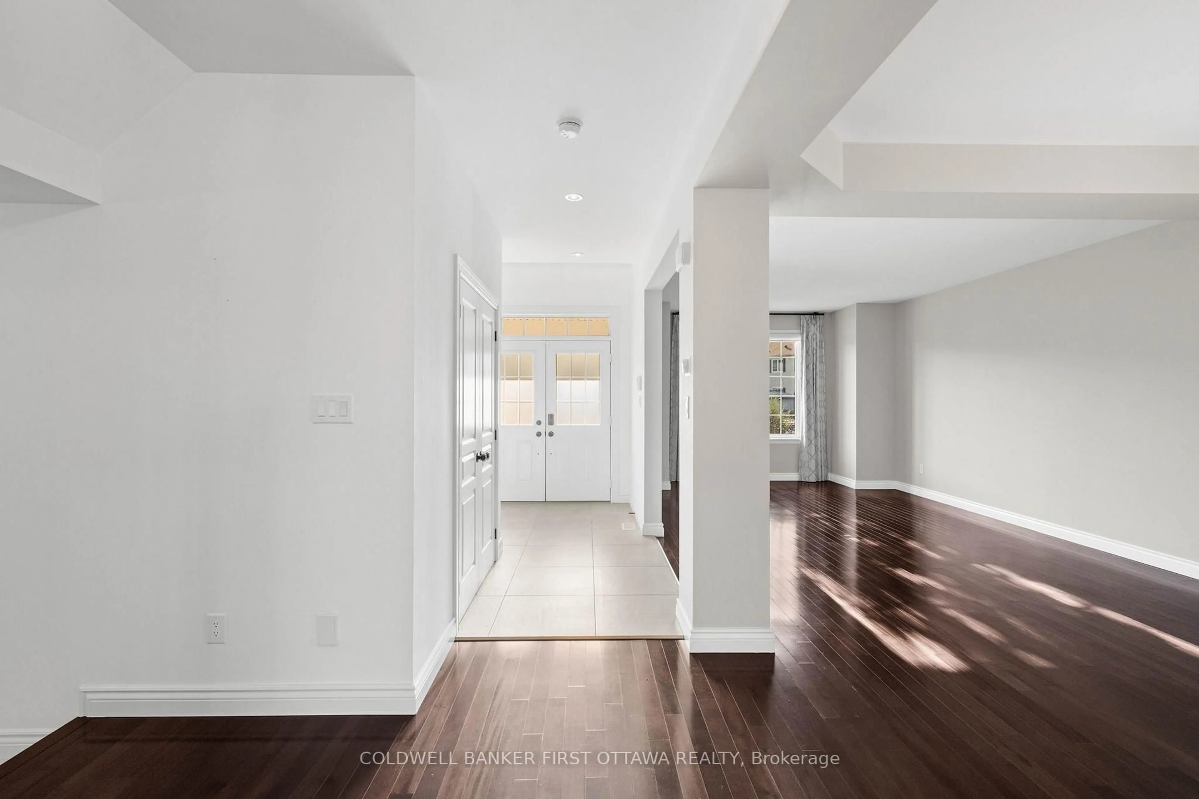 Indoor entryway for 441 Blackleaf Dr, Ottawa Ontario K2J 5S7