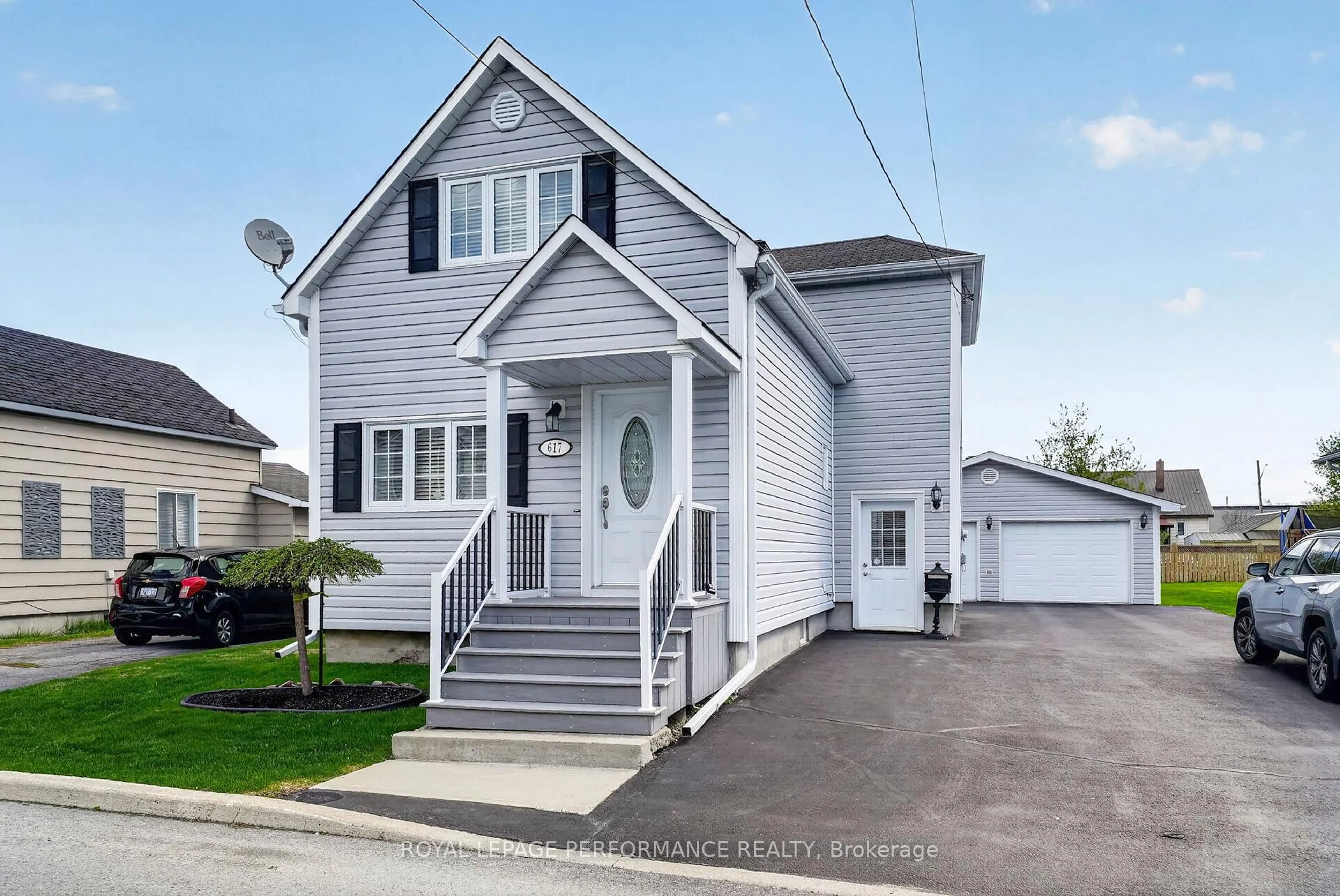 Home with vinyl exterior material, street for 617 Augustus St, Cornwall Ontario K6J 3X2
