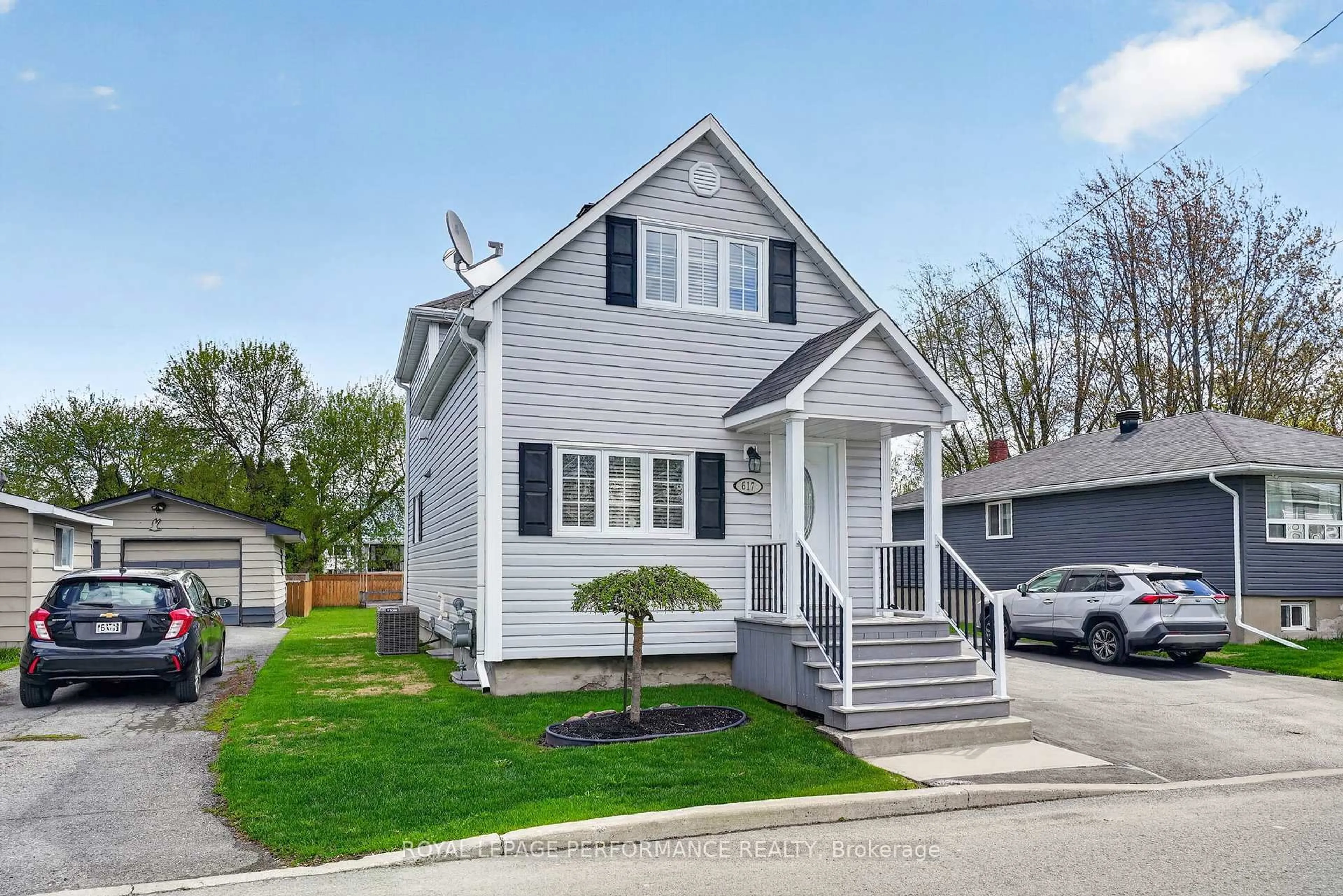 Home with vinyl exterior material, street for 617 Augustus St, Cornwall Ontario K6J 3X2