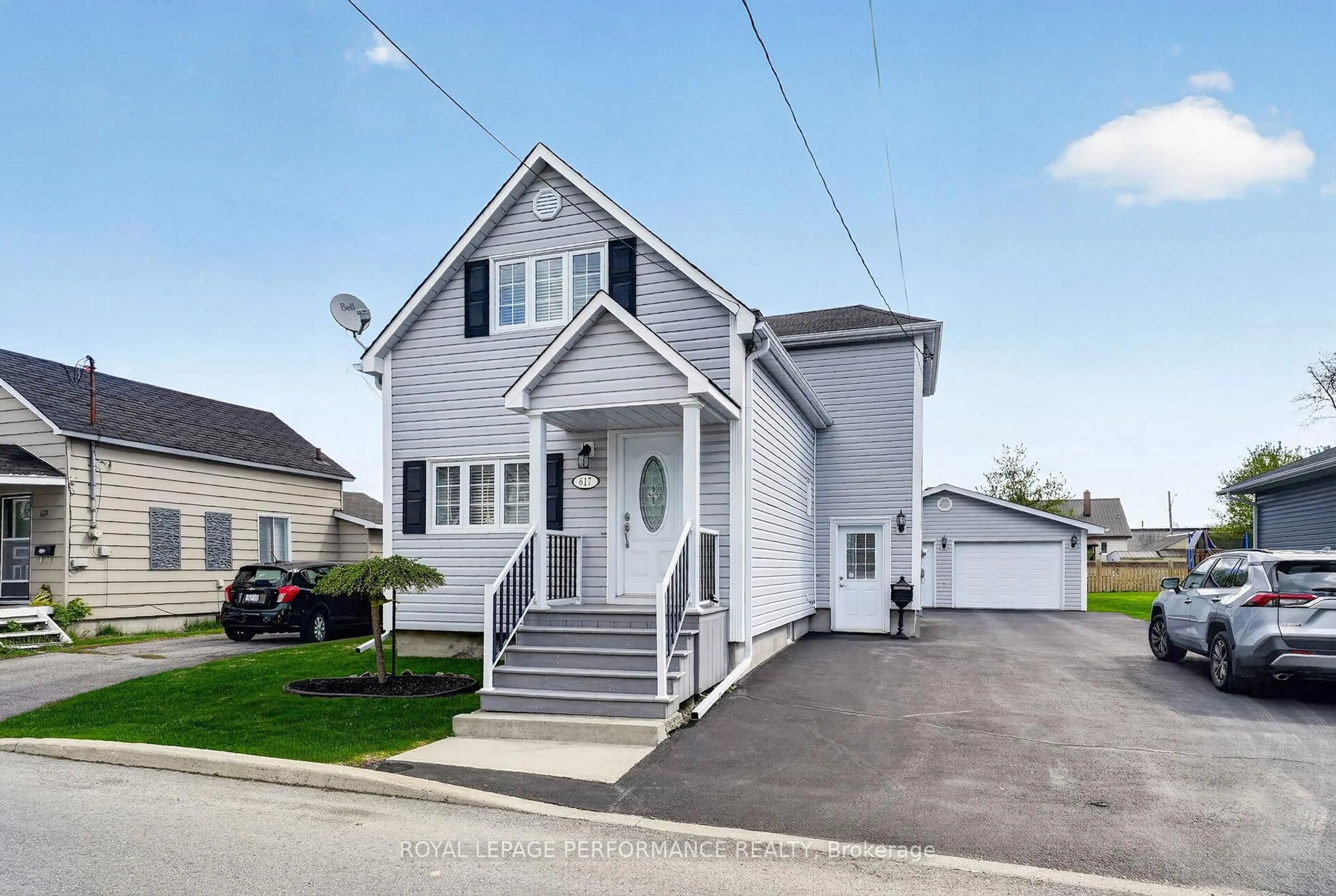 Home with vinyl exterior material, street for 617 Augustus St, Cornwall Ontario K6J 3X2