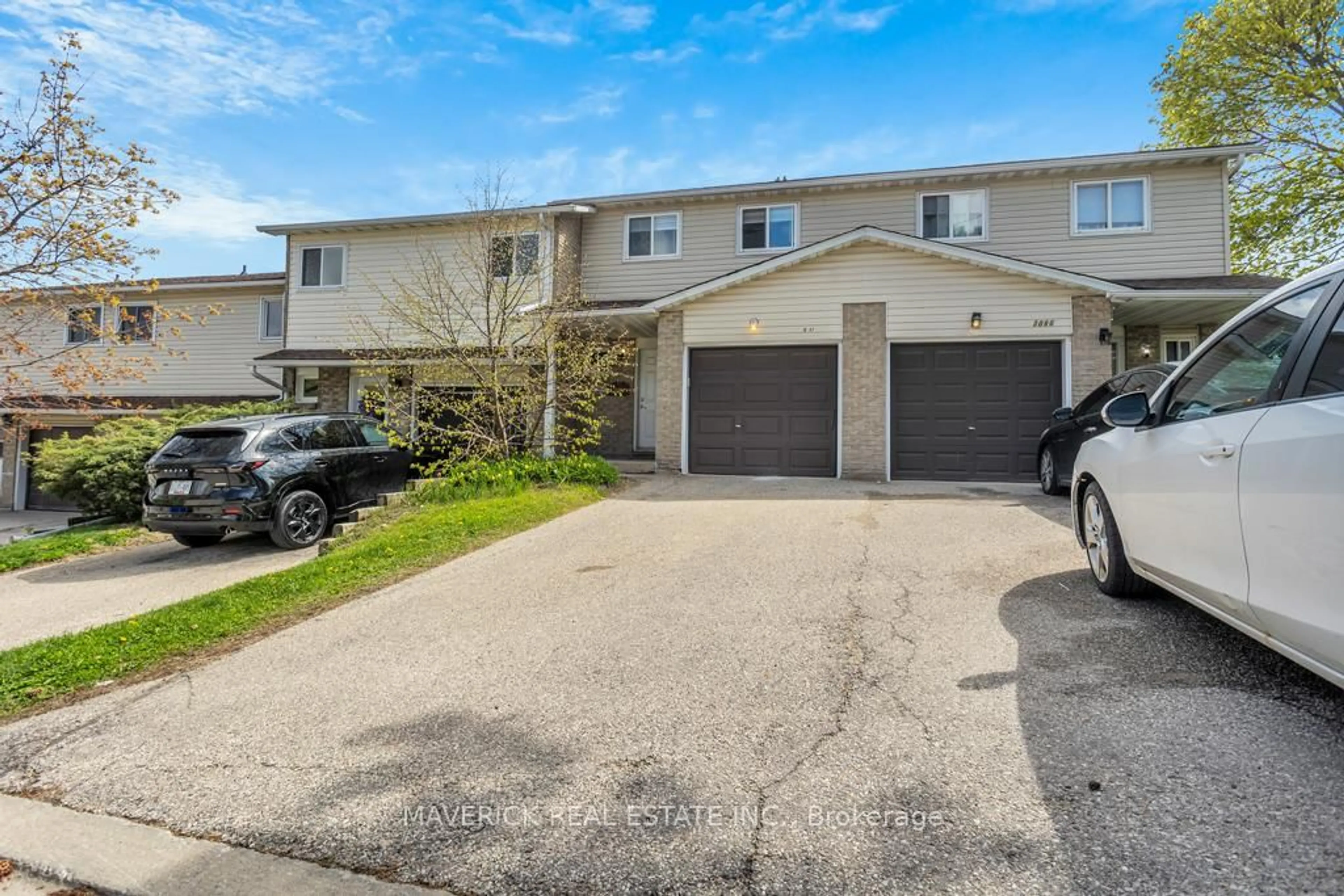 A pic from outside/outdoor area/front of a property/back of a property/a pic from drone, street for 308 Bluevale St #F, Waterloo Ontario N2J 4G3