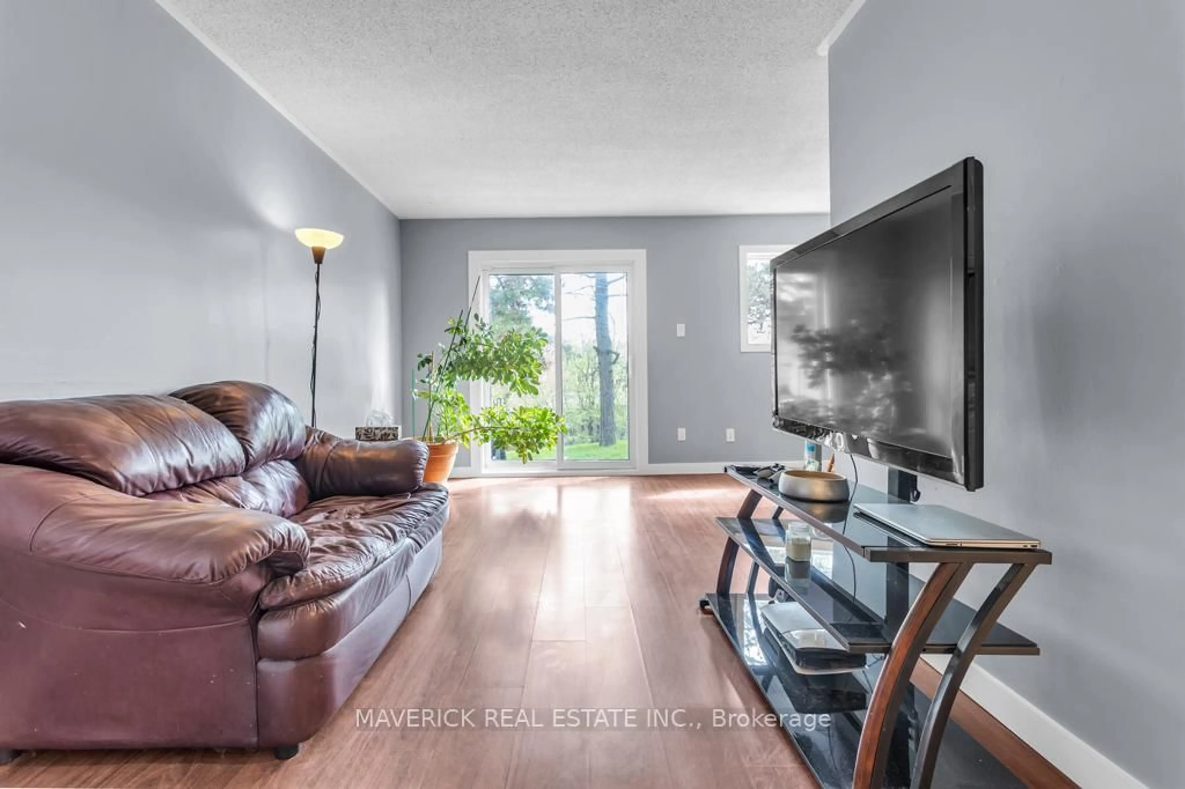 Living room with furniture, unknown for 308 Bluevale St #F, Waterloo Ontario N2J 4G3