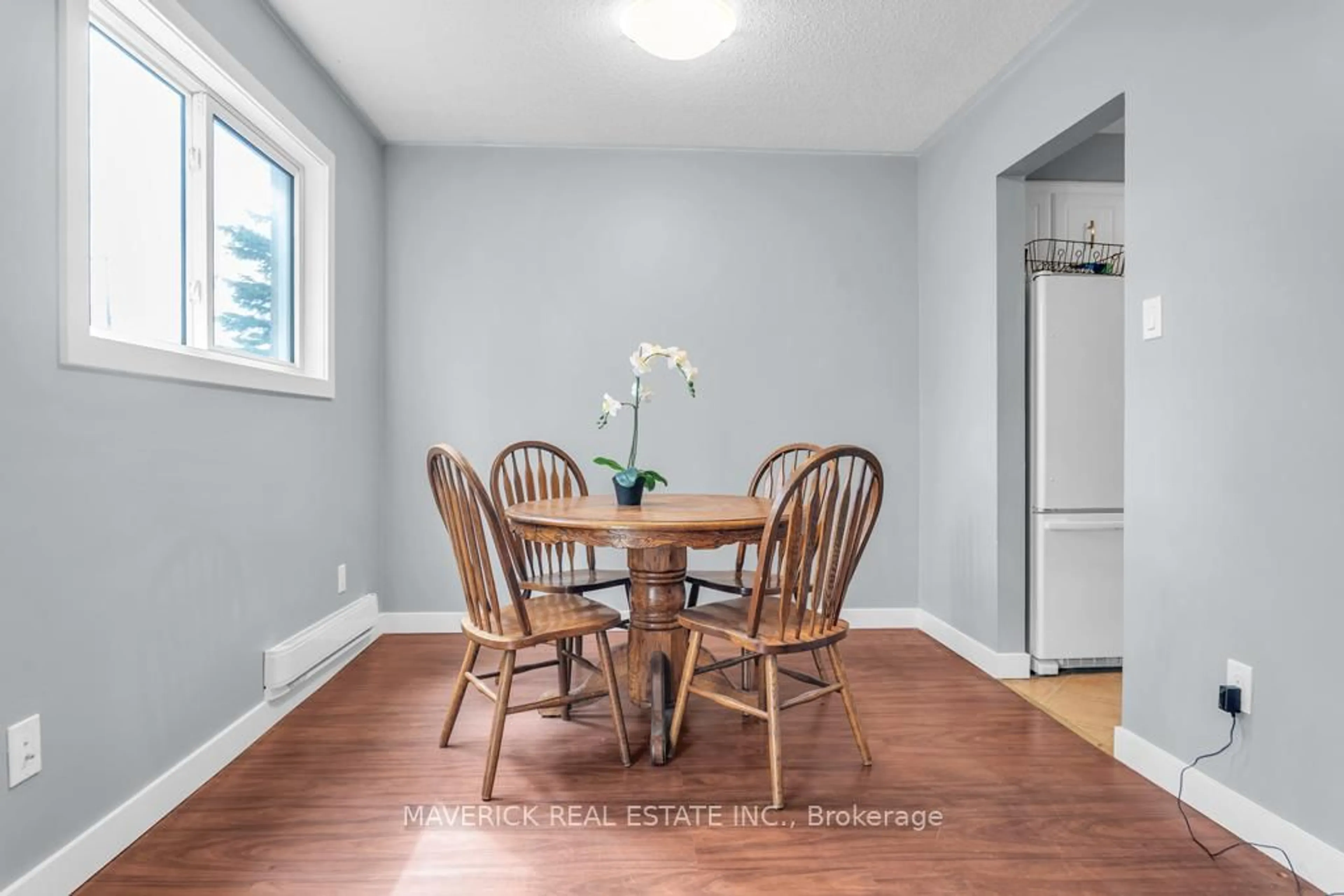 Dining room, wood/laminate floor for 308 Bluevale St #F, Waterloo Ontario N2J 4G3