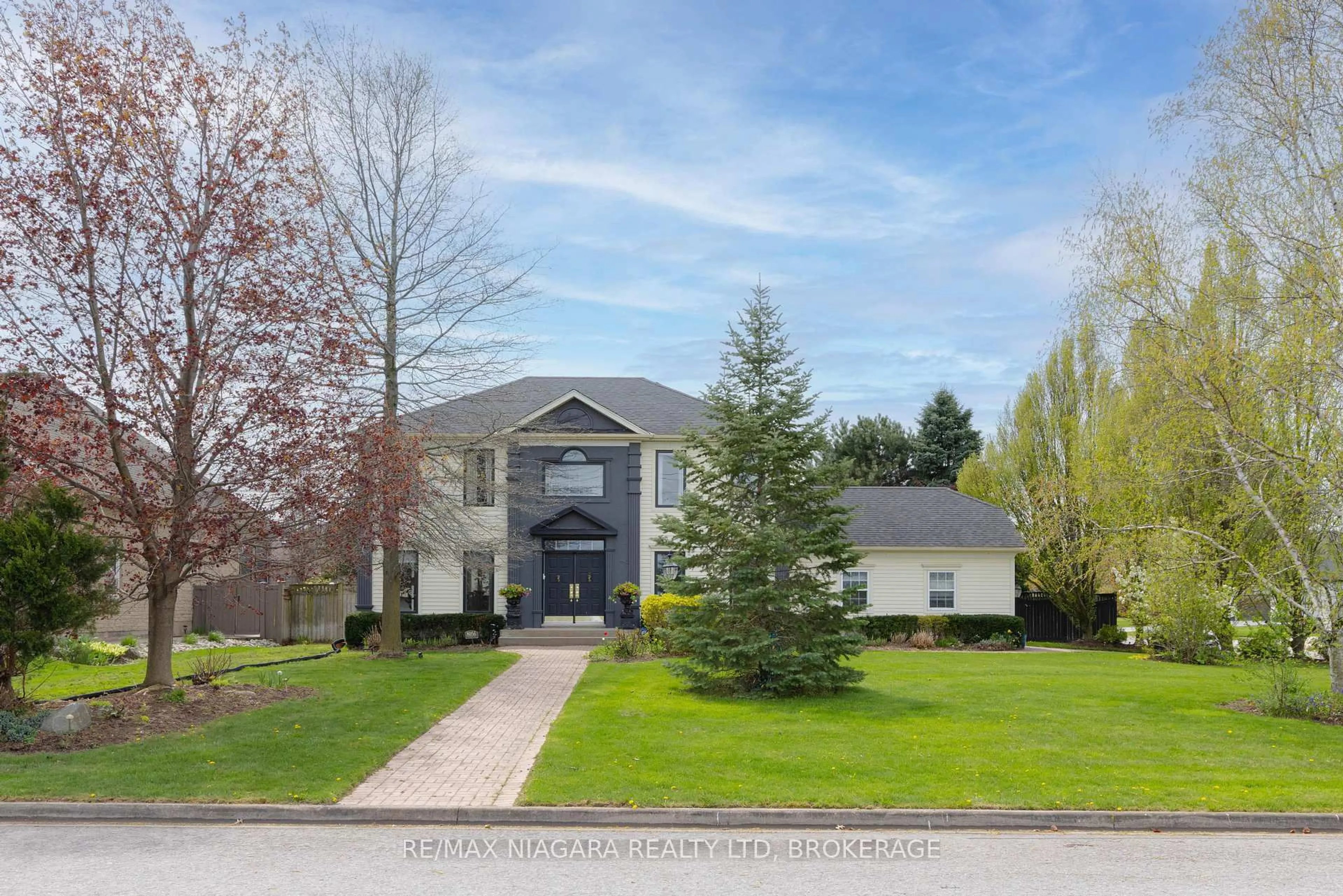Unknown for 8056 Cathedral Dr, Niagara Falls Ontario L2H 2Z2