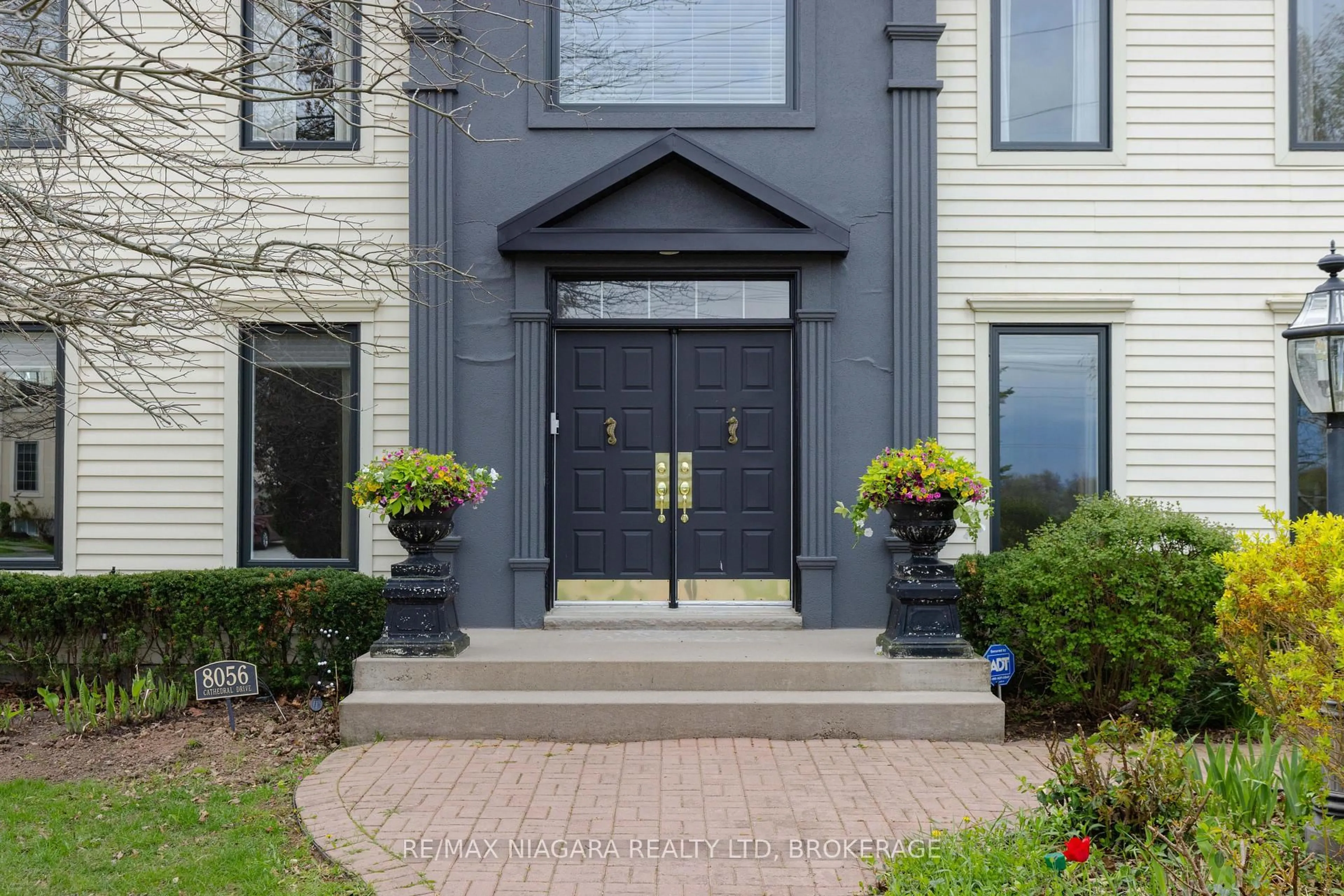 Unknown for 8056 Cathedral Dr, Niagara Falls Ontario L2H 2Z2