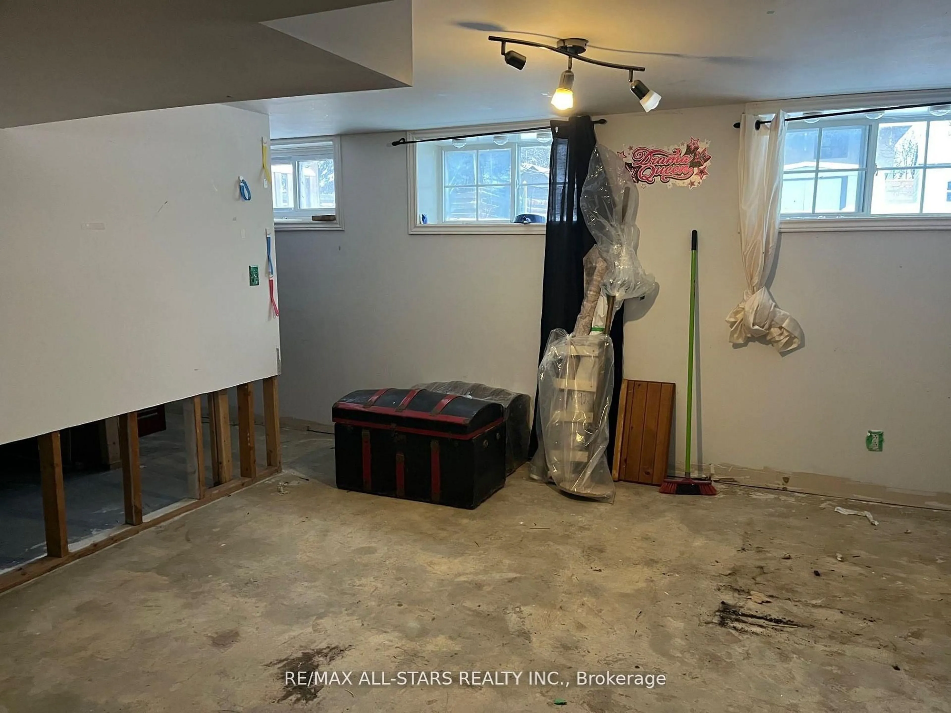 A pic of a room for 27 Margaret St, Port Hope Ontario L1A 1Y4