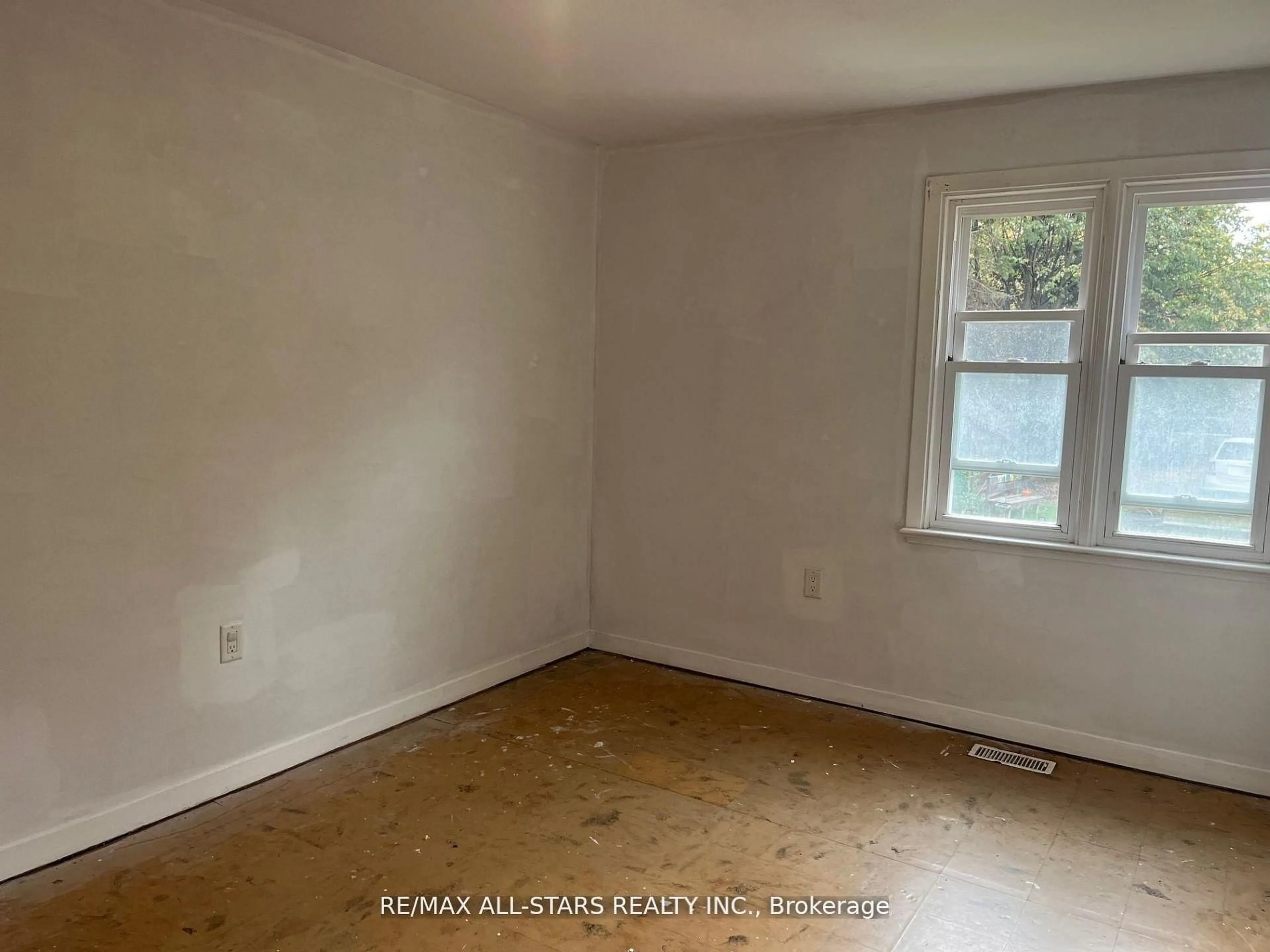 A pic of a room for 27 Margaret St, Port Hope Ontario L1A 1Y4