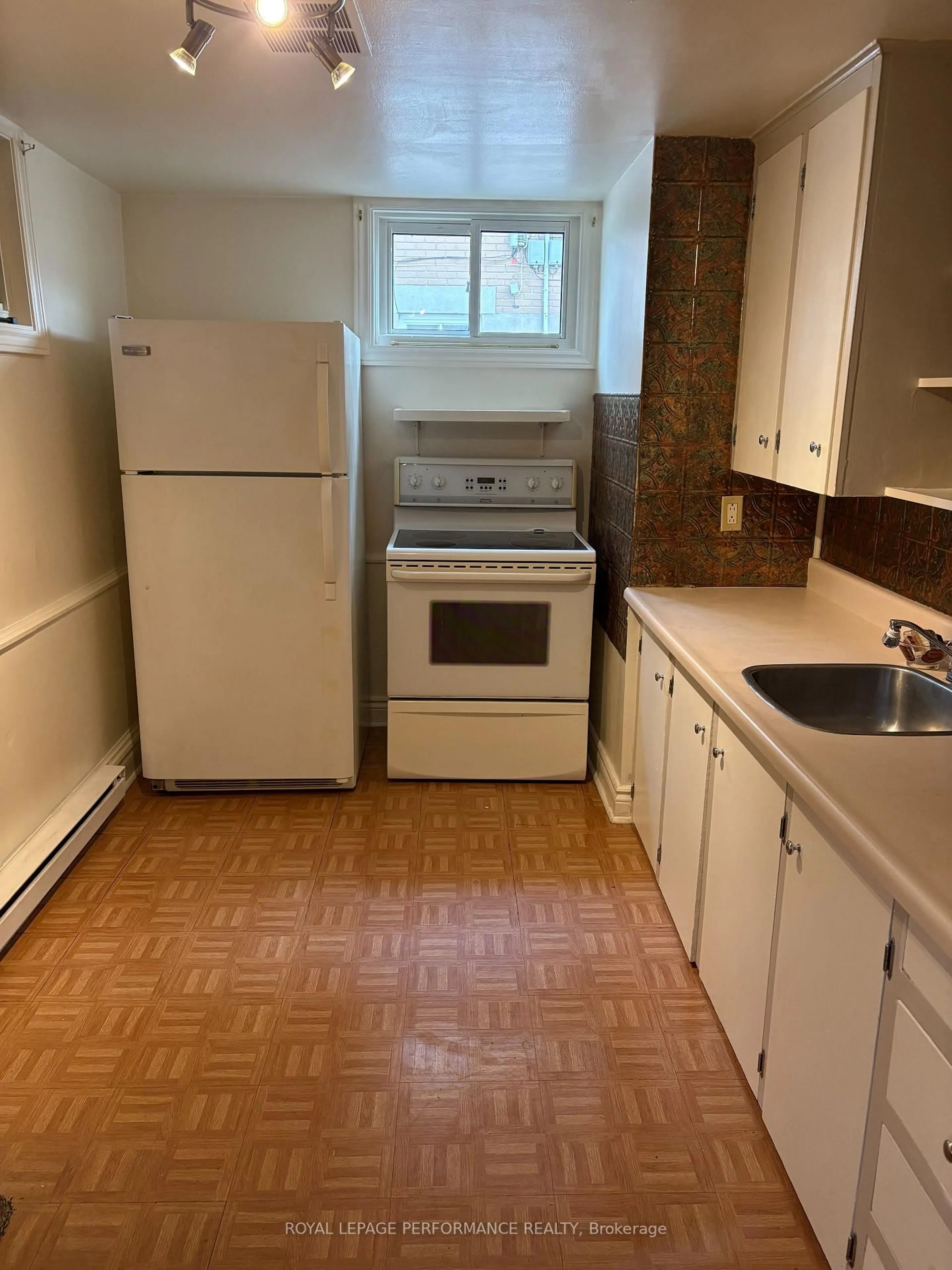 Standard kitchen, unknown for 391 Peach Tree Lane, Ottawa Ontario K1K 2R7