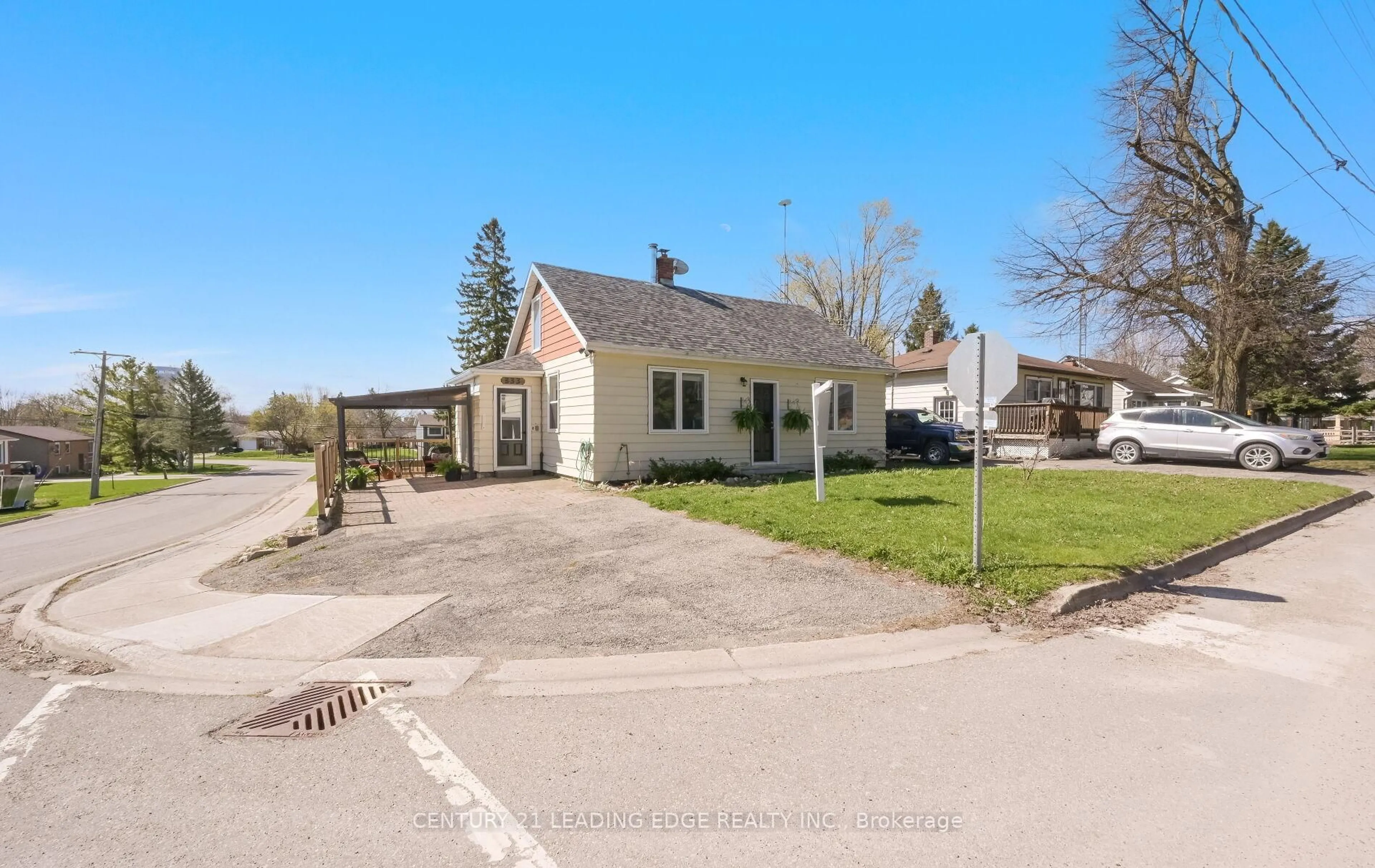 A pic from outside/outdoor area/front of a property/back of a property/a pic from drone, street for 333 ANDREW St, Shelburne Ontario L9V 2Y8