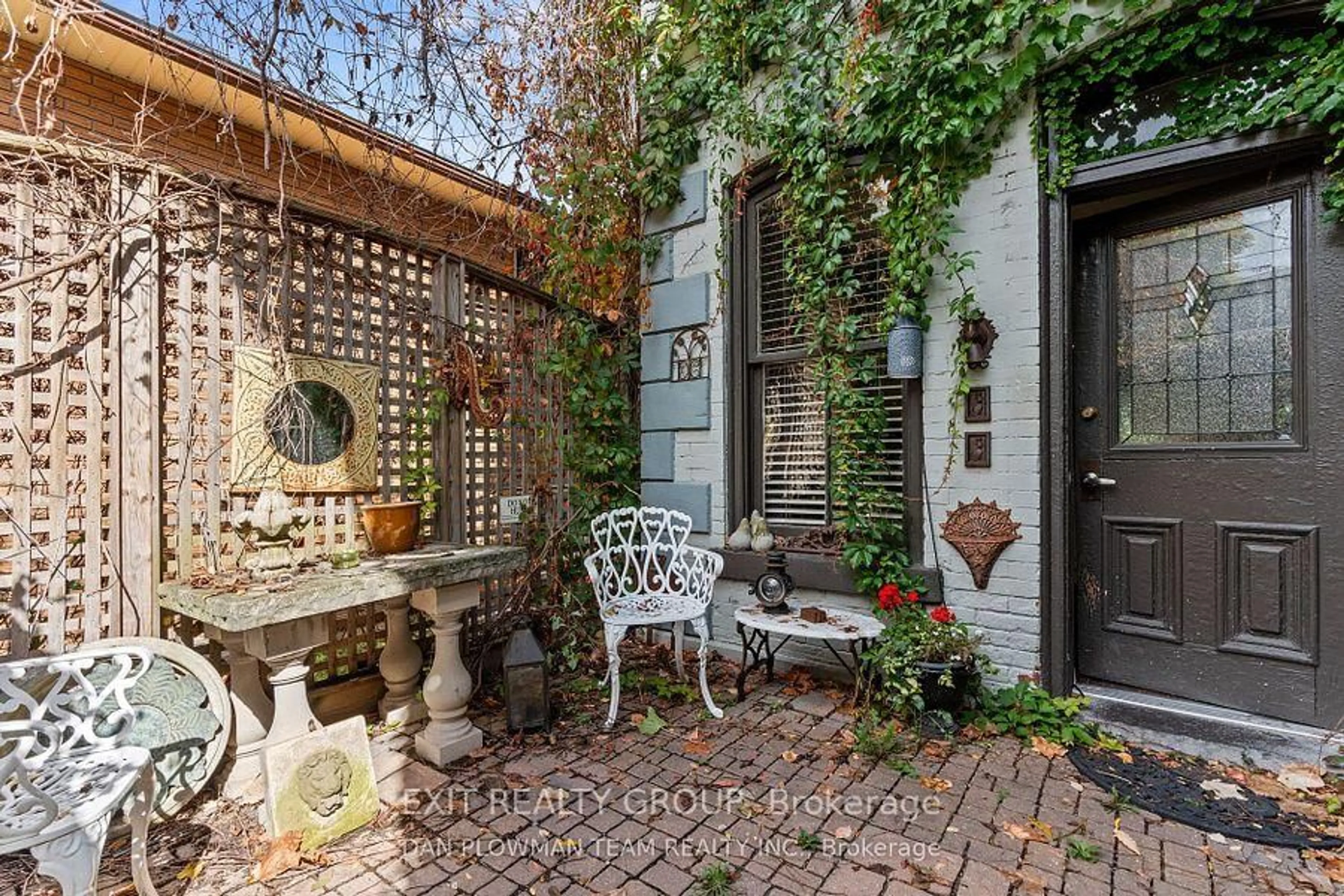 Patio, street for 11 Isabel St, Belleville Ontario K8P 3N4