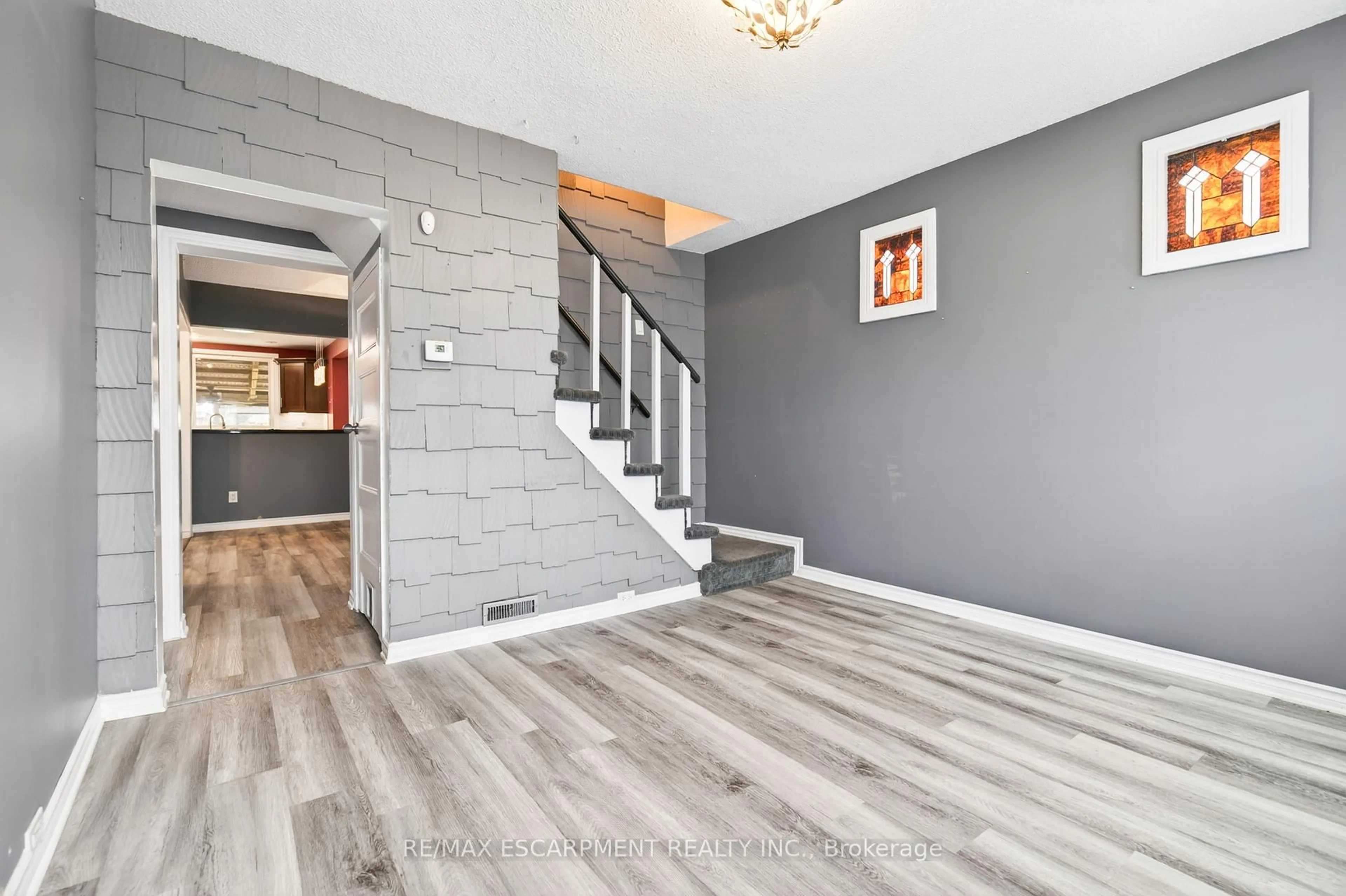 Indoor entryway for 14 Cambridge Ave, Hamilton Ontario L8H 1T5