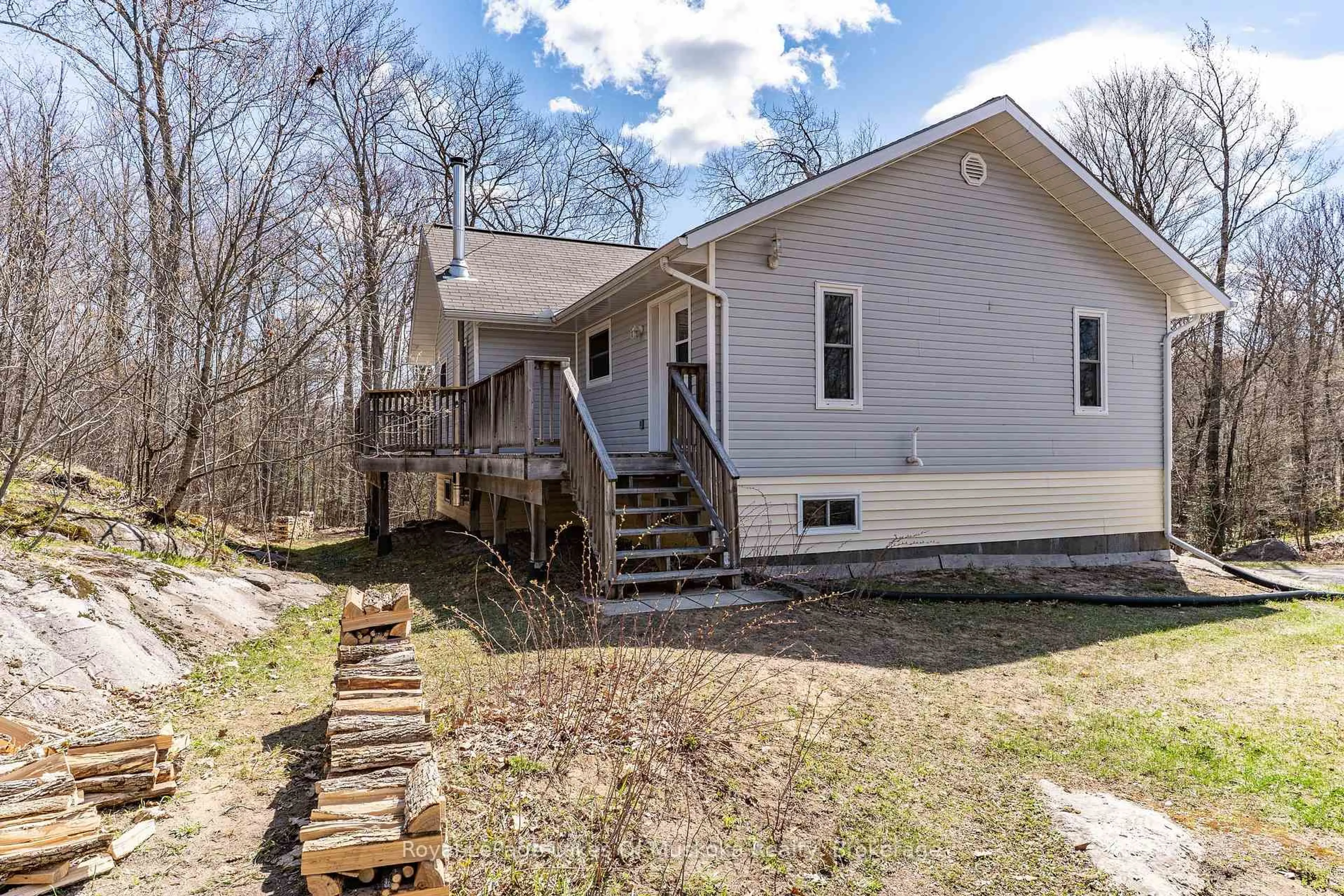A pic from outside/outdoor area/front of a property/back of a property/a pic from drone, unknown for 3511 Brunel Rd, Lake of Bays Ontario P0B 1A0