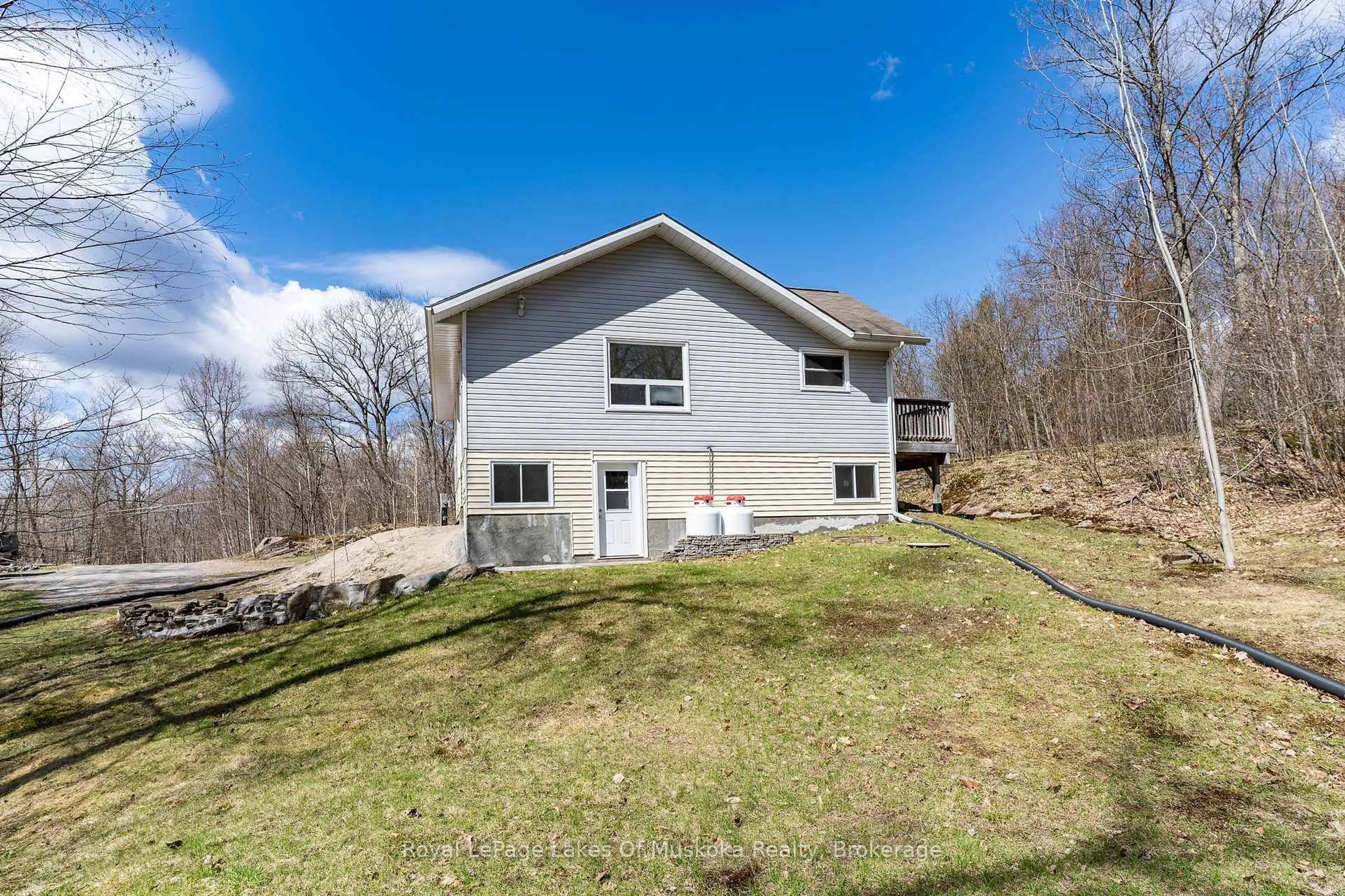 A pic from outside/outdoor area/front of a property/back of a property/a pic from drone, water/lake/river/ocean view for 3511 Brunel Rd, Lake of Bays Ontario P0B 1A0