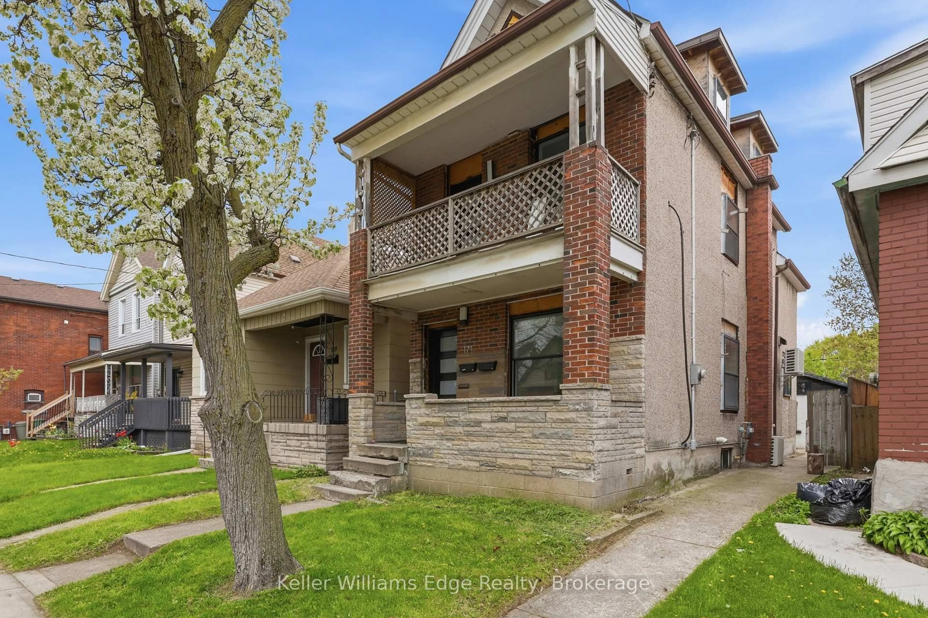 Home with brick exterior material, street for 171 Rosslyn Ave, Hamilton Ontario L8L 7P8