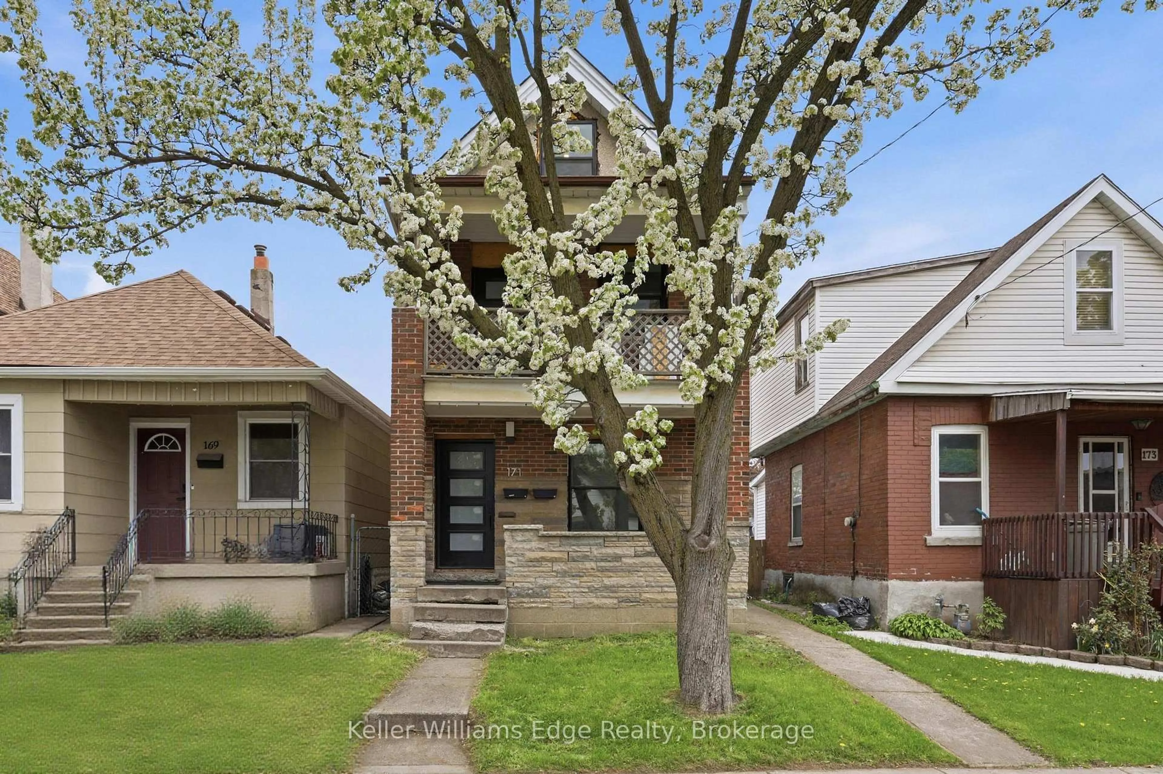 Home with brick exterior material, street for 171 Rosslyn Ave, Hamilton Ontario L8L 7P8