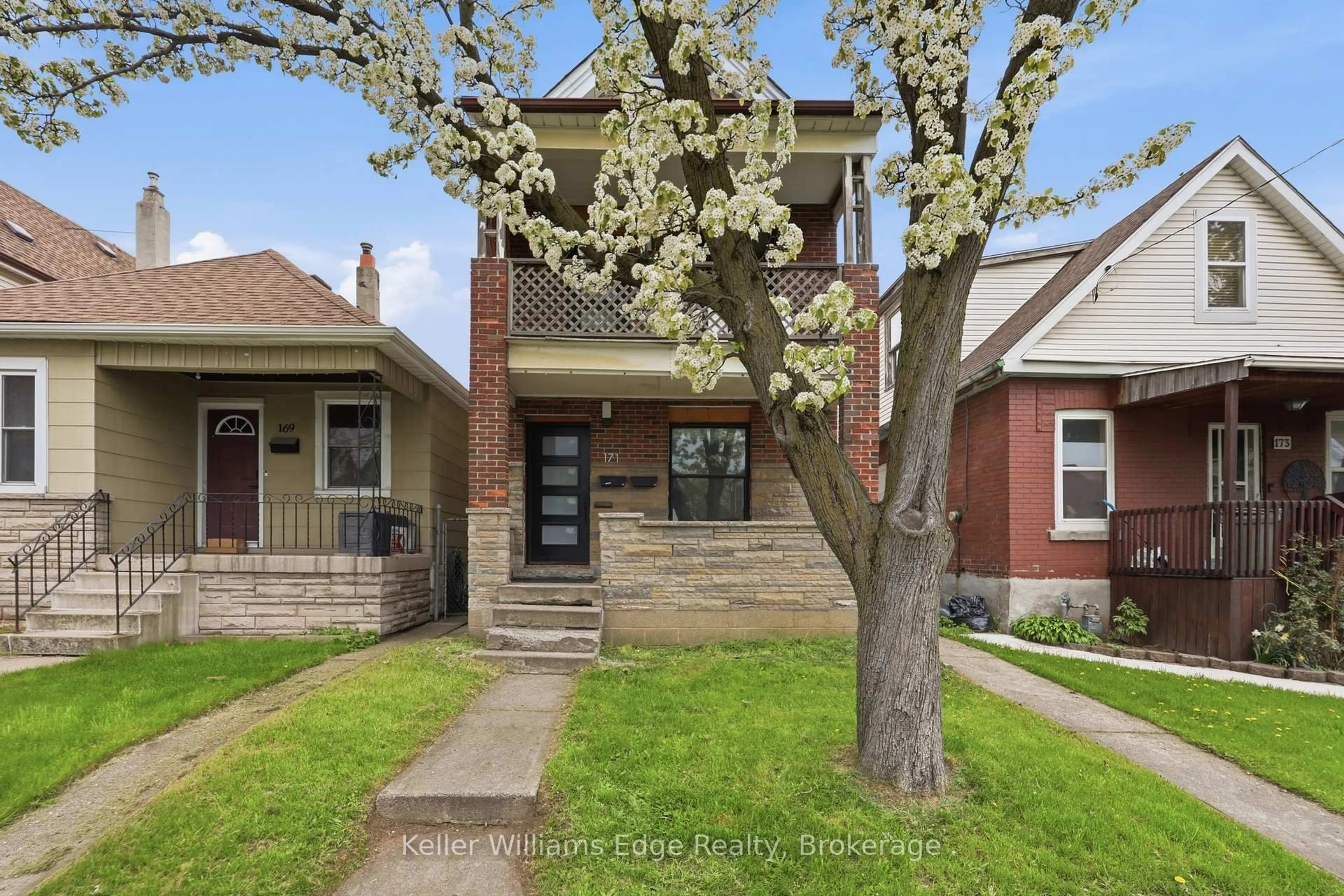 Home with brick exterior material, street for 171 Rosslyn Ave, Hamilton Ontario L8L 7P8