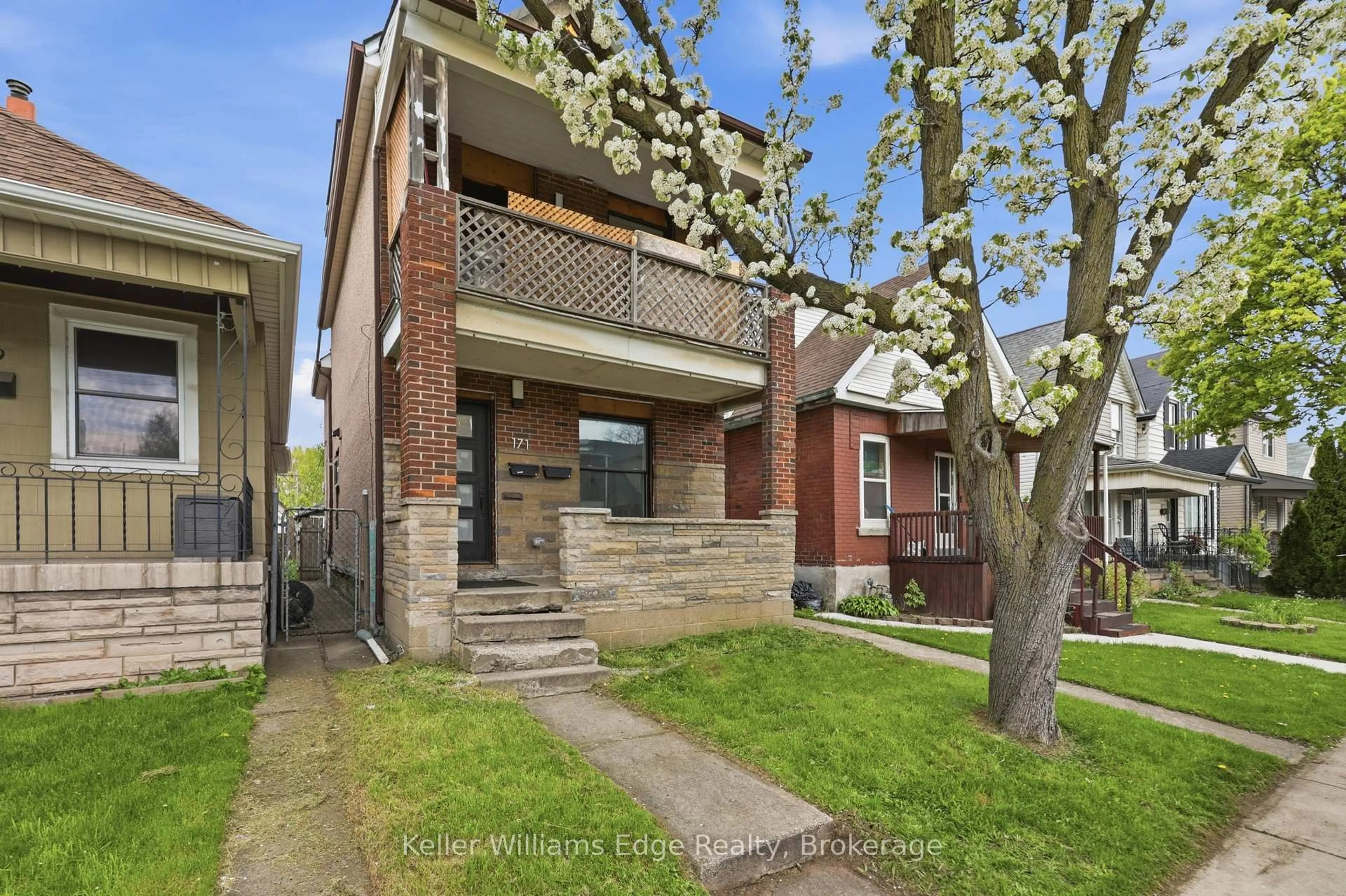 Home with brick exterior material, street for 171 Rosslyn Ave, Hamilton Ontario L8L 7P8