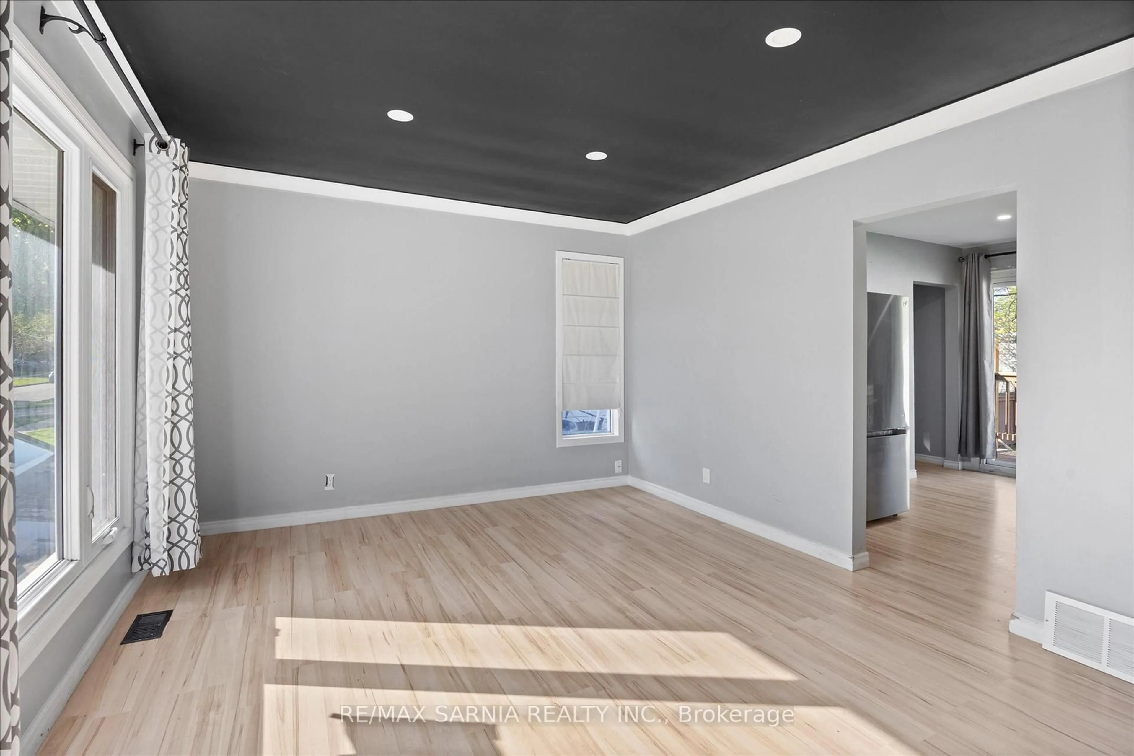 A pic of a room for 1515 Tourangeau Rd, Windsor Ontario N8Y 4J5