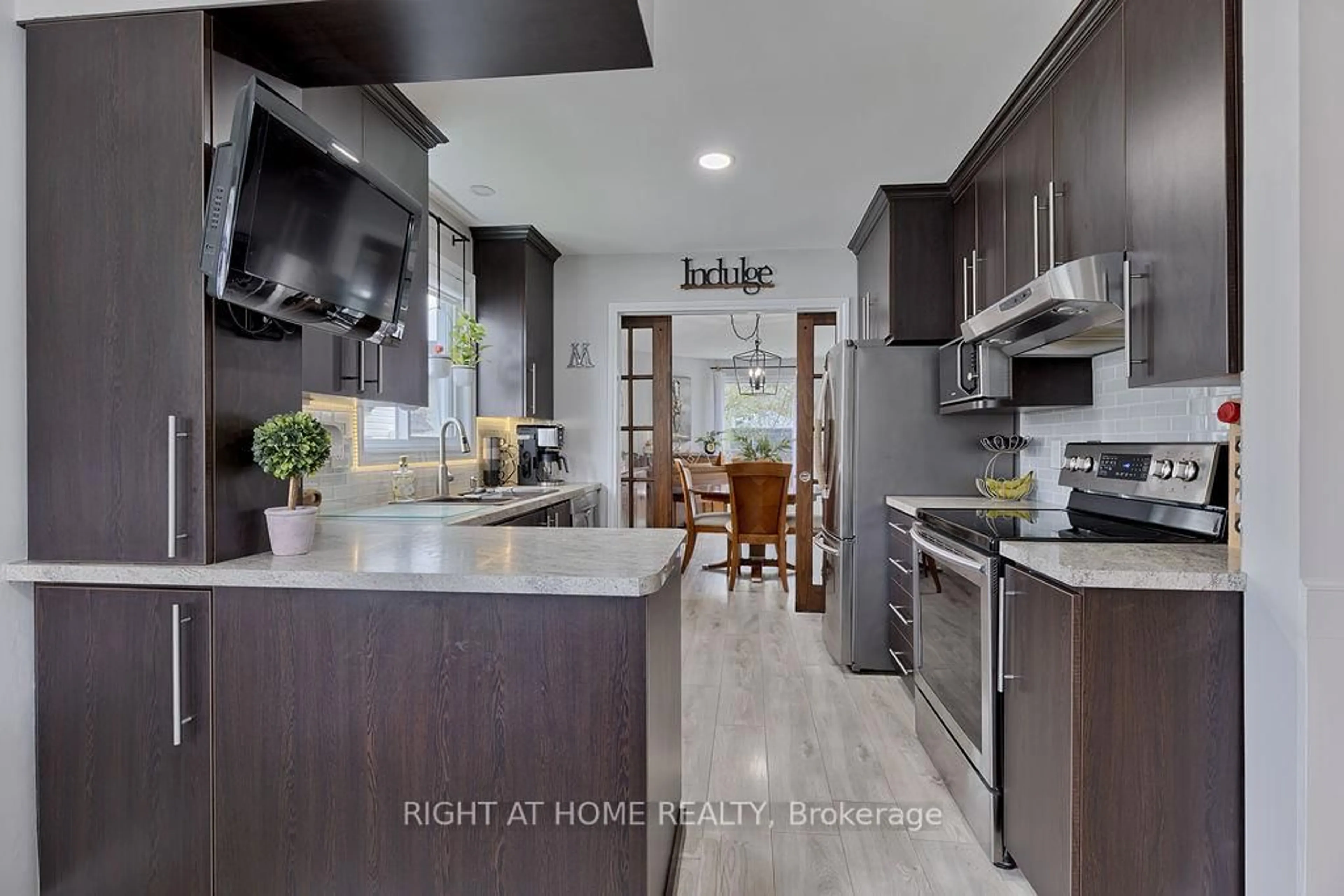 Contemporary kitchen, ceramic/tile floor for 29 Peacock Cres, Ottawa Ontario K2J 3P8
