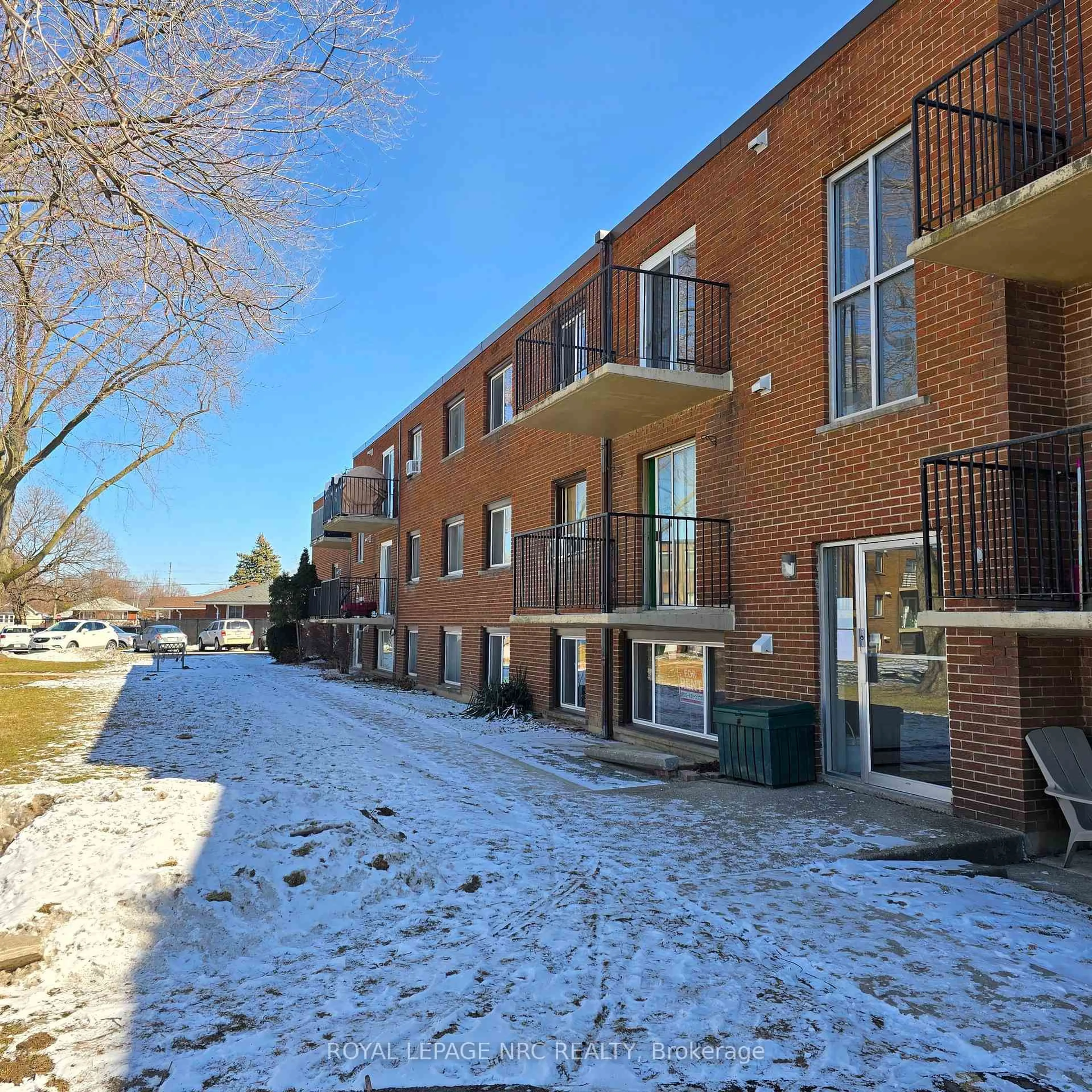 Unknown for 452 Carlton St #36, St. Catharines Ontario L2M 4X1