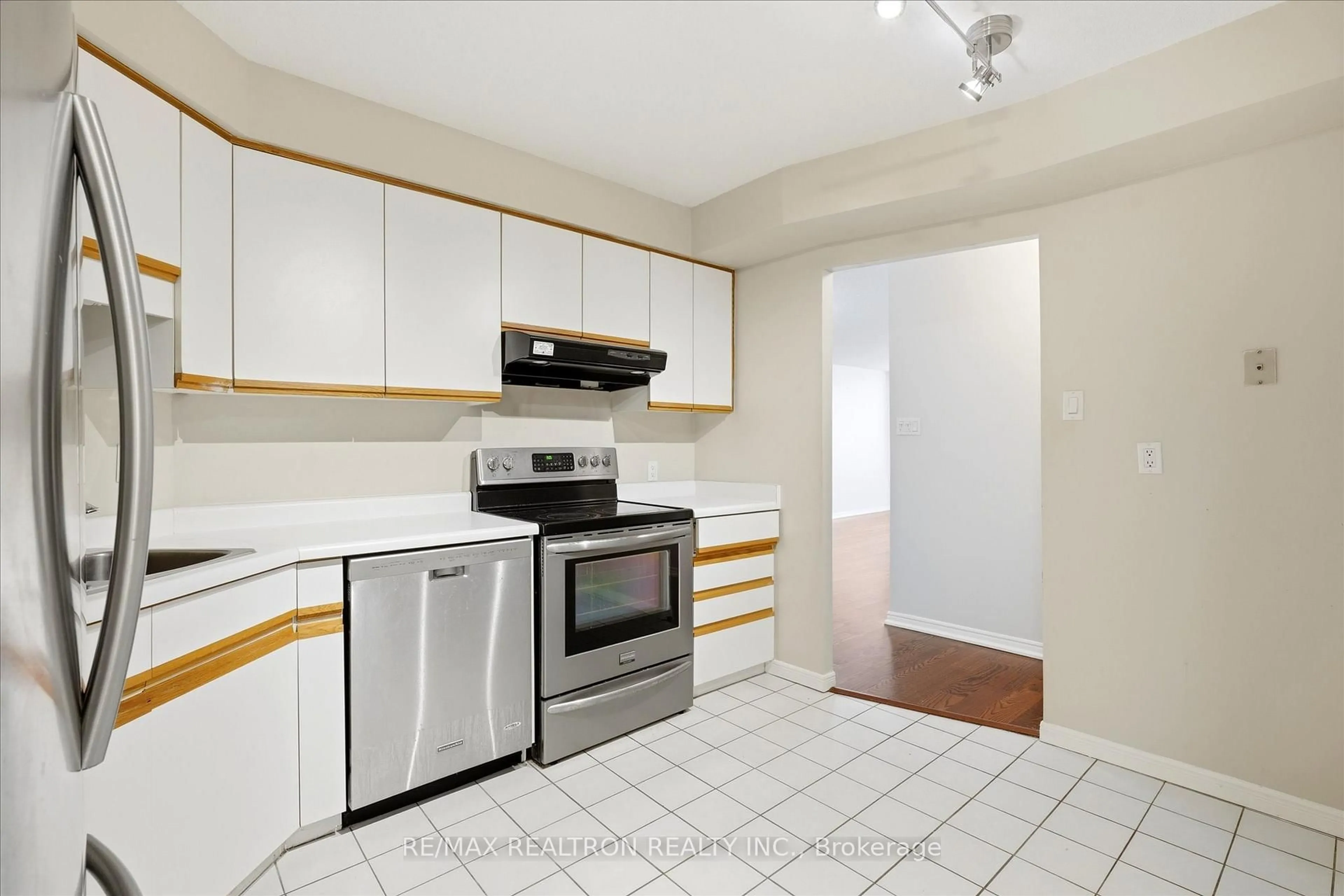 Standard kitchen, ceramic/tile floor for 695 Richmond St #1006, London East Ontario N6A 5M8