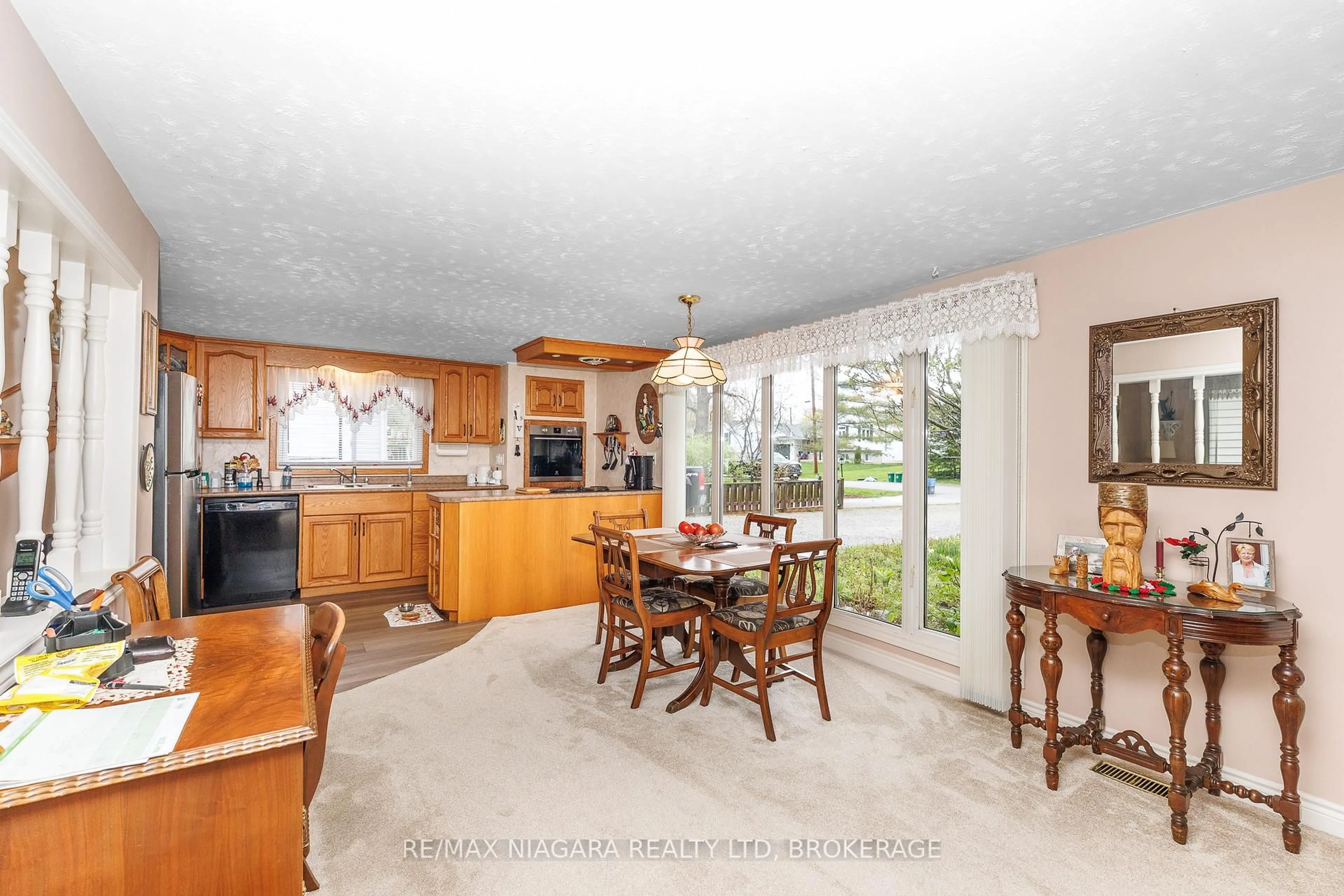 Open concept kitchen, ceramic/tile floor for 2997 Poplar Ave, Fort Erie Ontario L0S 1N0