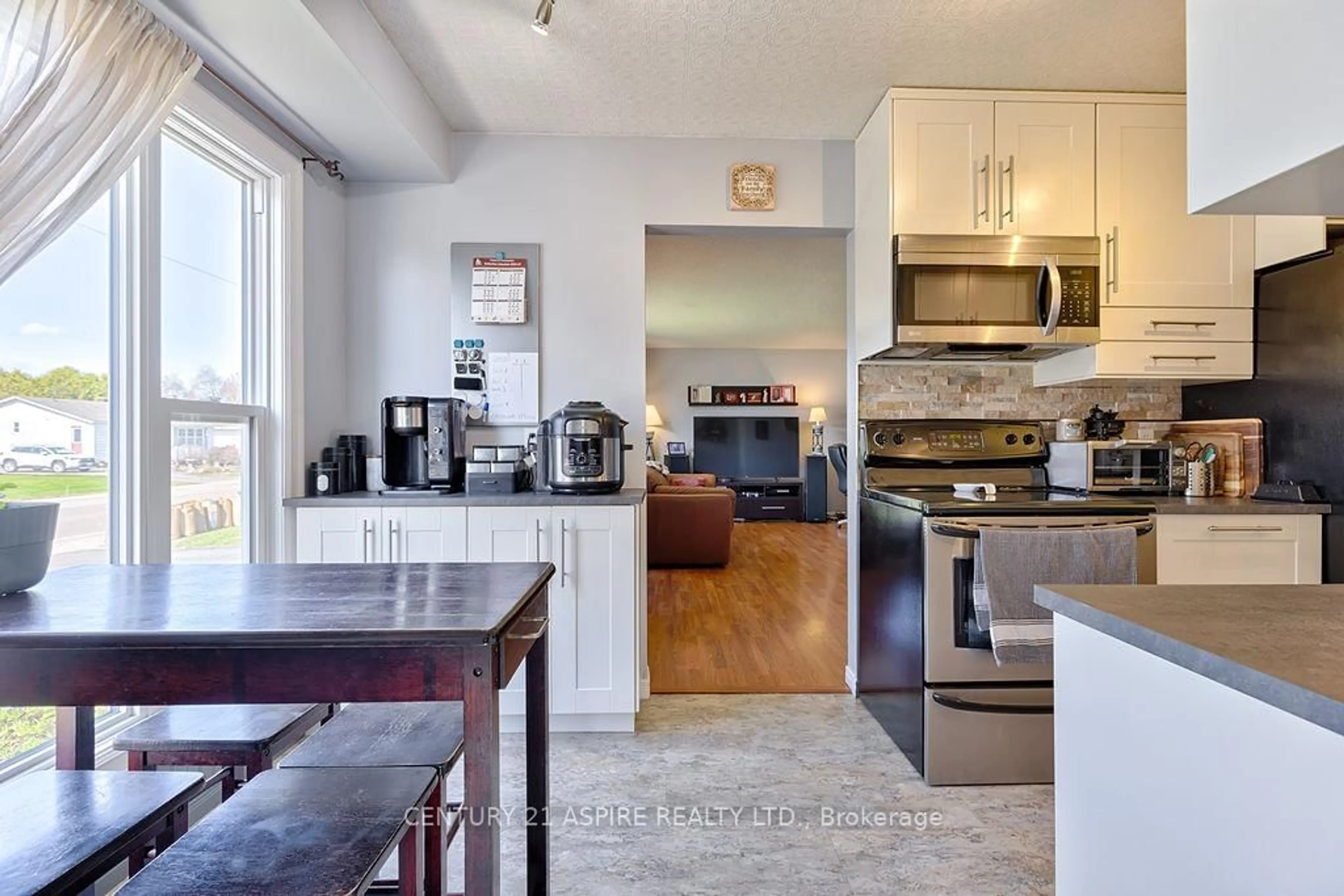 Open concept kitchen, unknown for 62 Herman St, Petawawa Ontario K8H 1W2