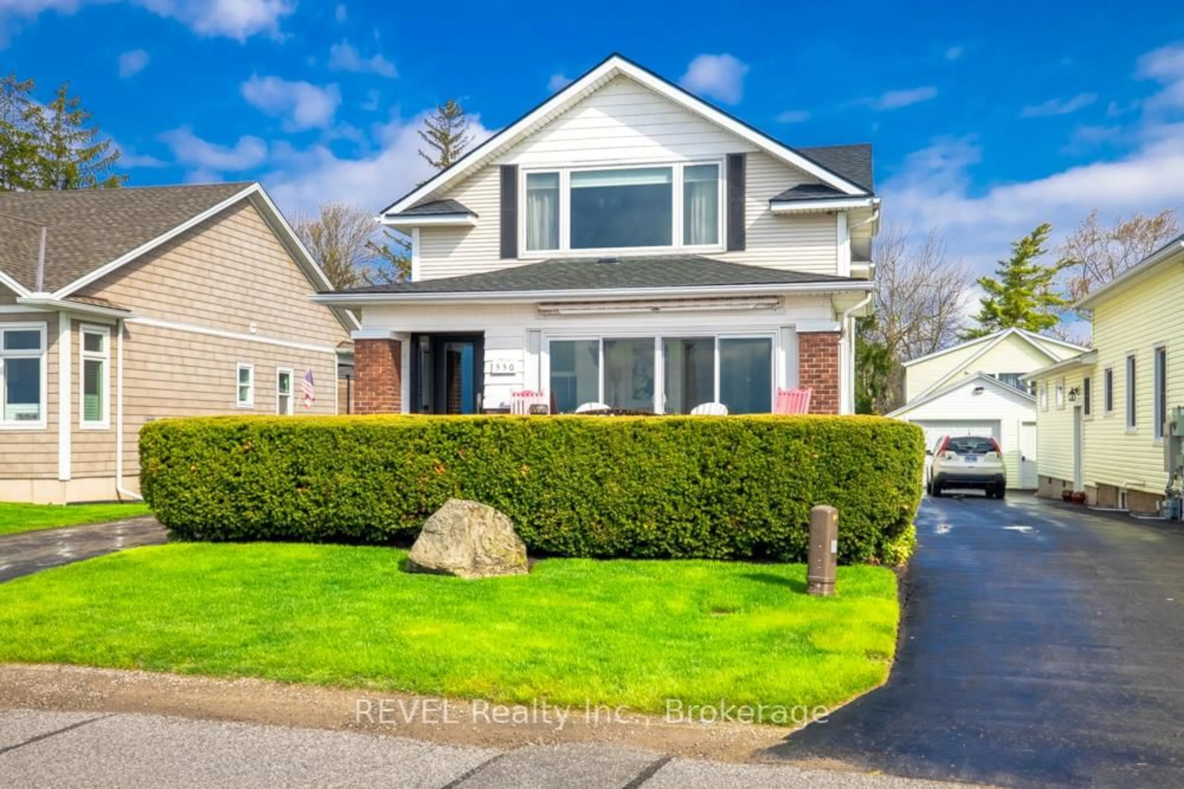 Home with vinyl exterior material, street for 550 Lakeshore Rd, Fort Erie Ontario L2A 1B5