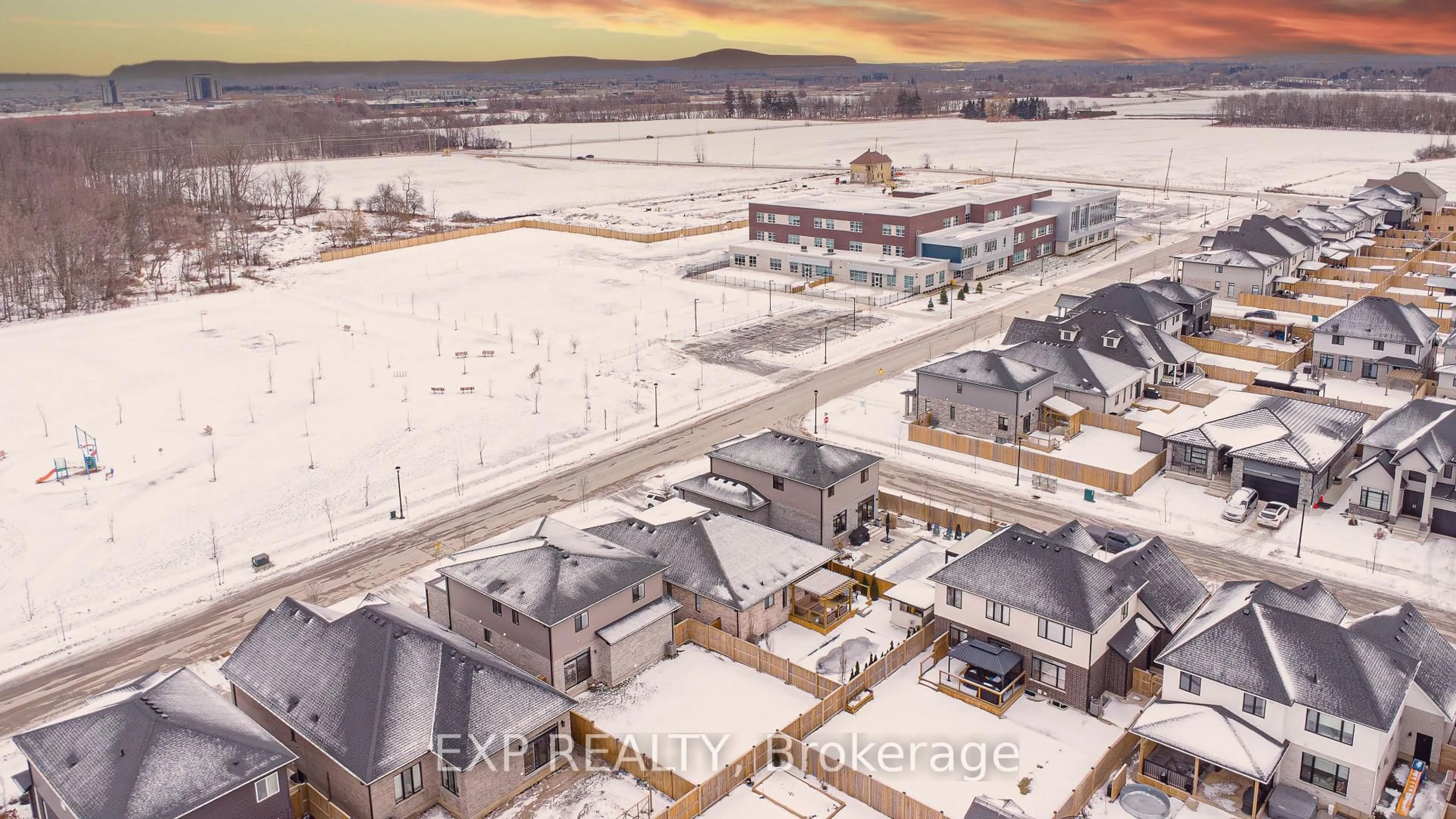 A pic from outside/outdoor area/front of a property/back of a property/a pic from drone, unknown for 3291 REGIMENT Rd, London South Ontario N6P 0G5